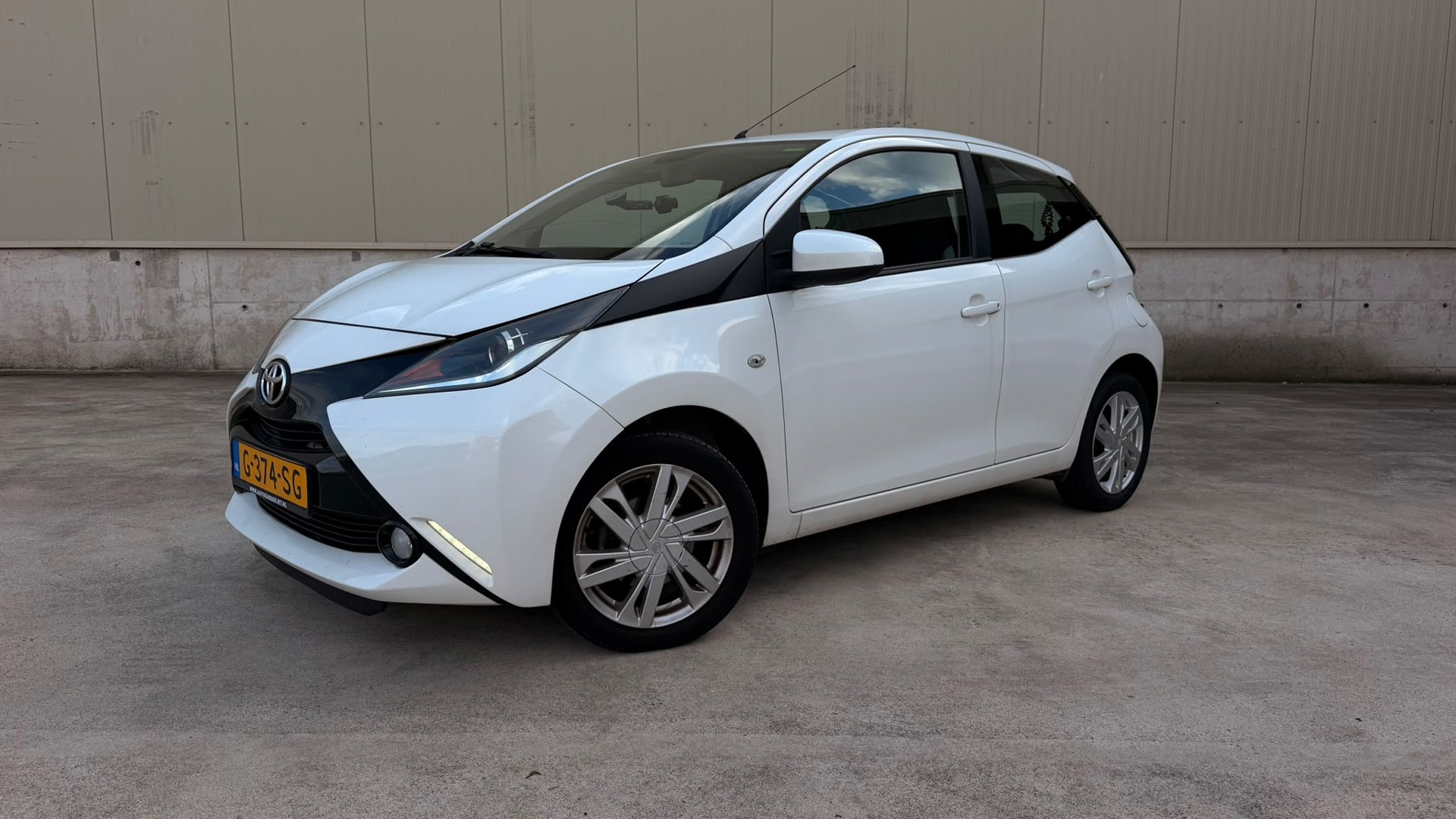 Toyota Toyota Aygo 1.0 VVT-i x-play 2014 - voorkant