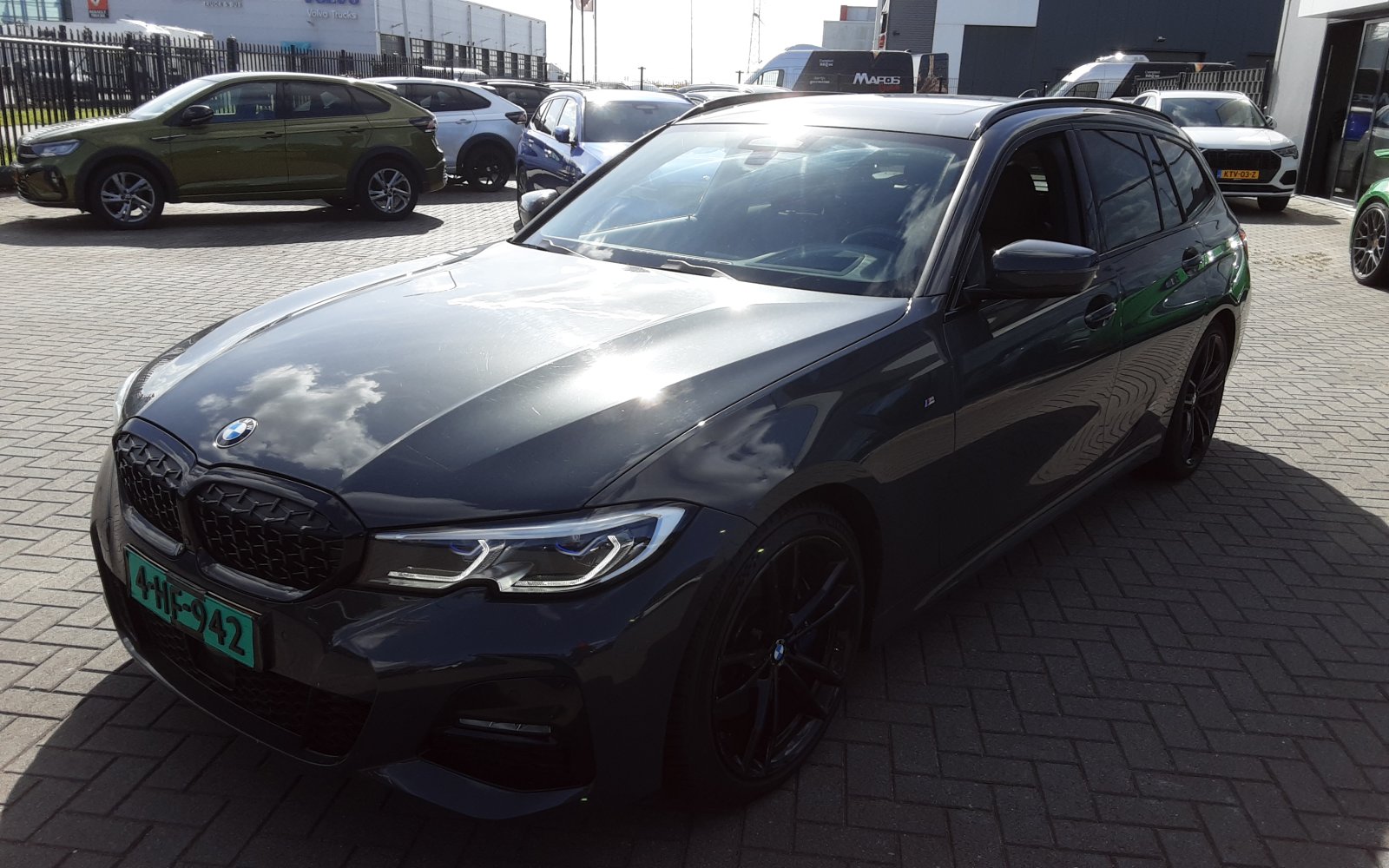 BMW 3-serie Touring 330i Int. High Ex. 2020 - voorkant