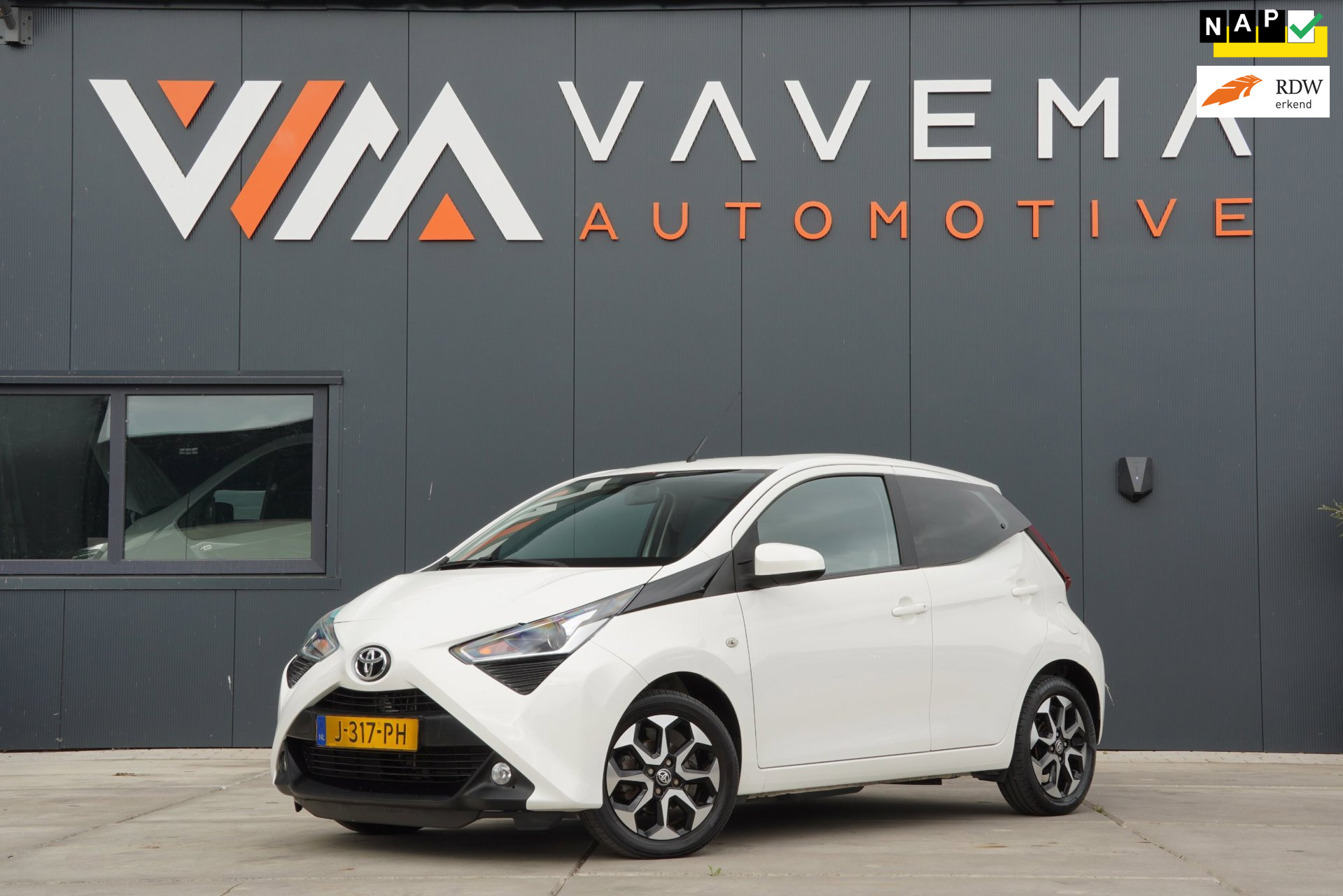 Toyota Toyota Aygo 1.0 VVT-i x-joy 2020 Airco 5 Deurs Carplay Camera Android Cruise control 2020 - voorkant