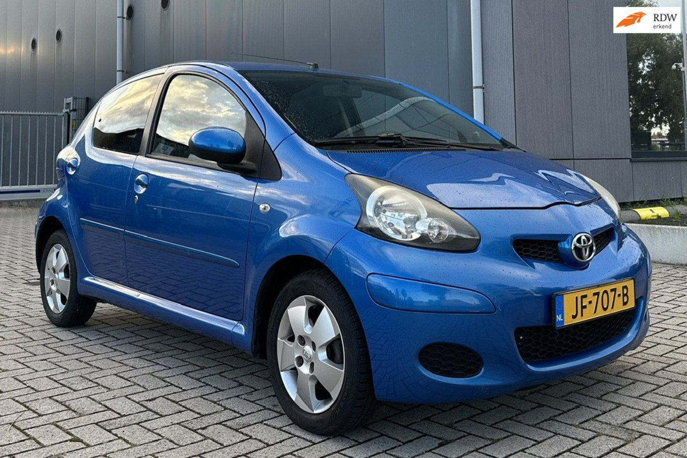 Toyota Toyota Aygo 1.0-12V Access / 5-deurs / Airco / Parkeersensoren 2009 - voorkant
