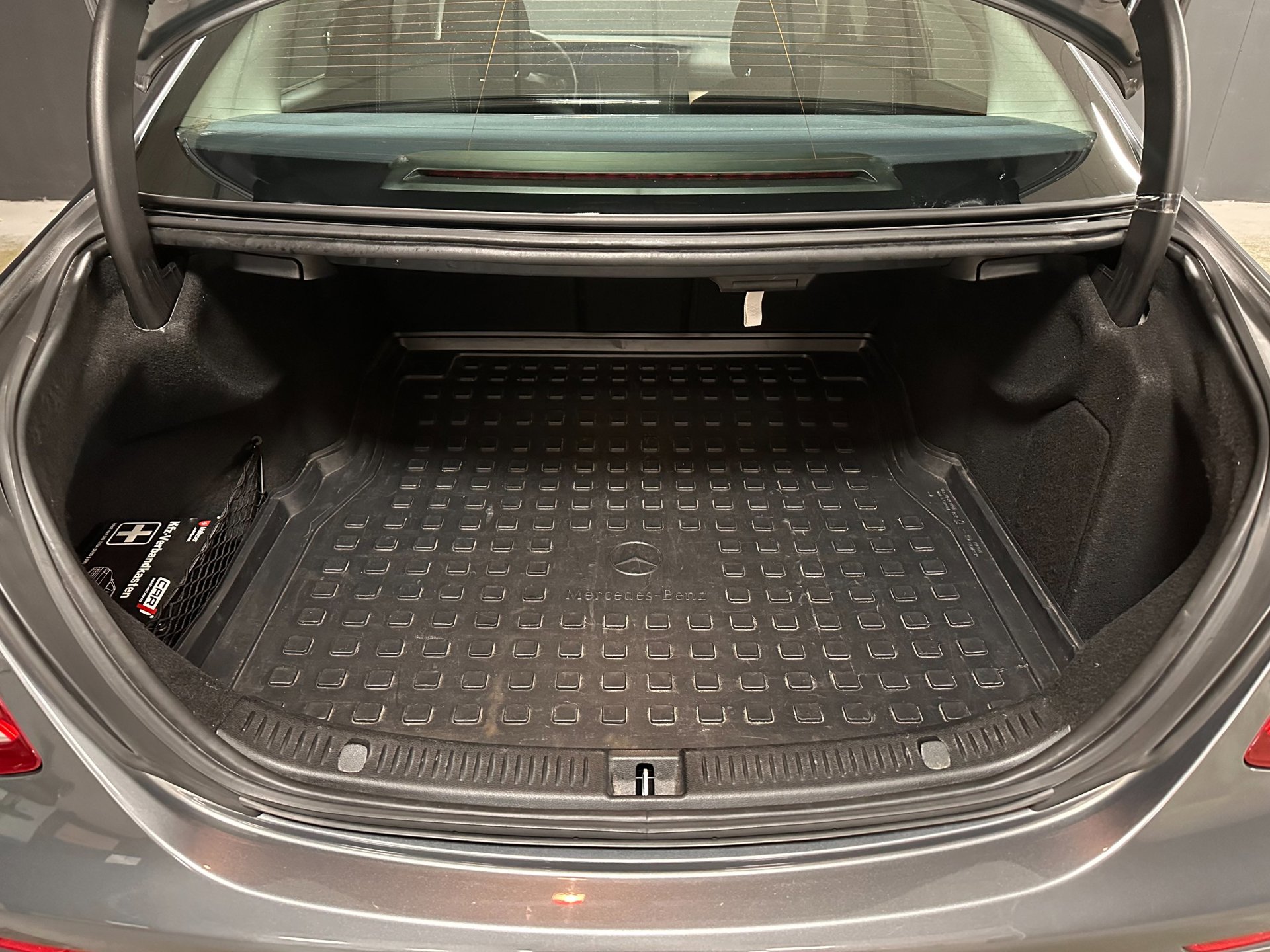 Foto van Mercedes-Benz E 200