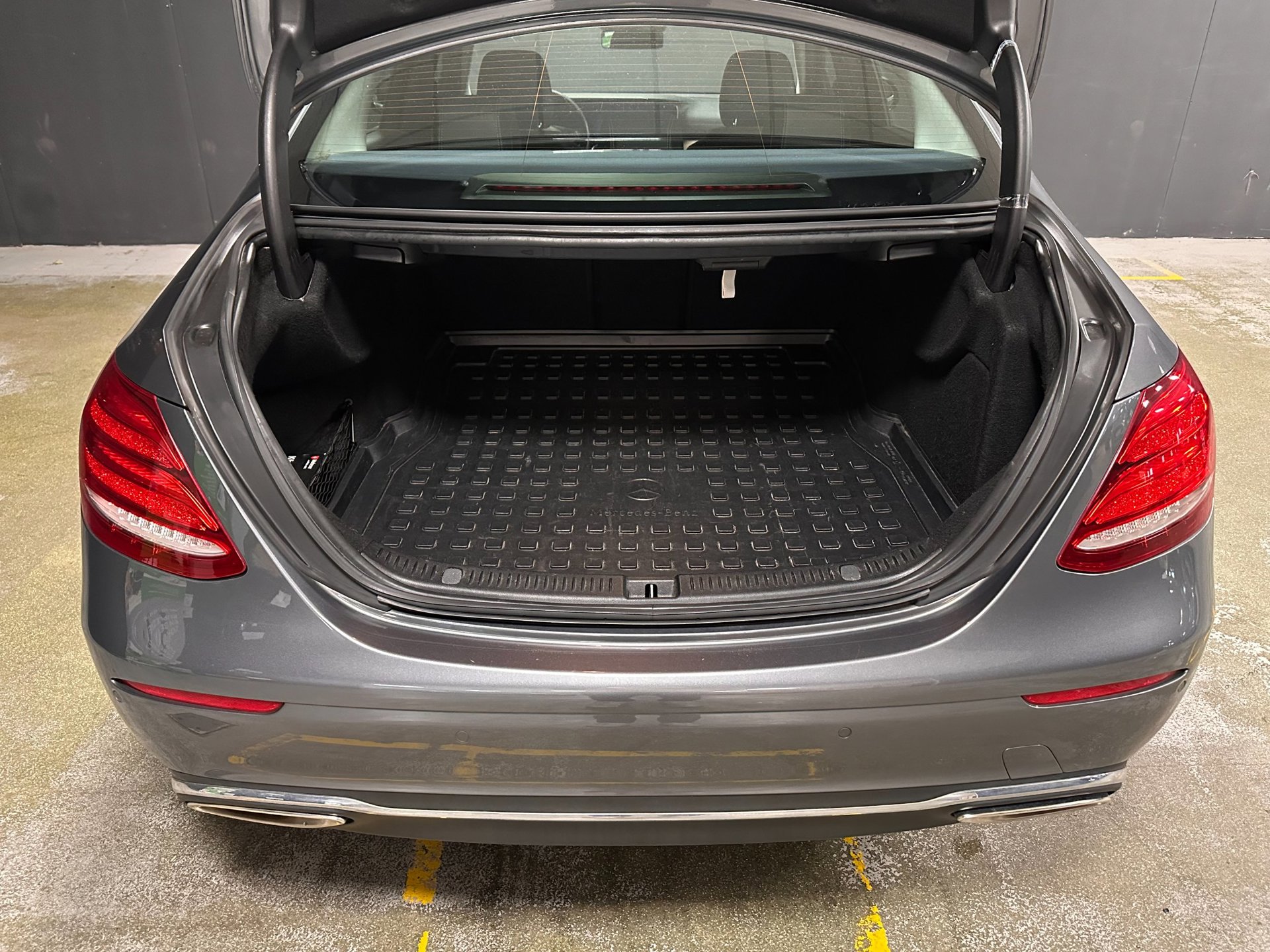 Foto van Mercedes-Benz E 200