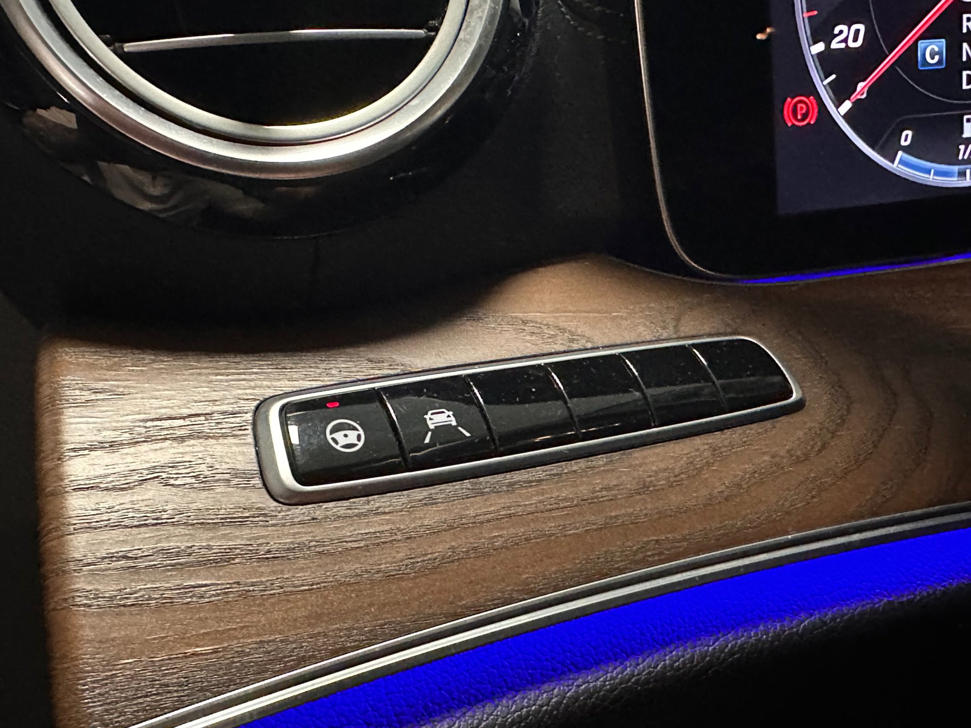 Foto van Mercedes-Benz E 200