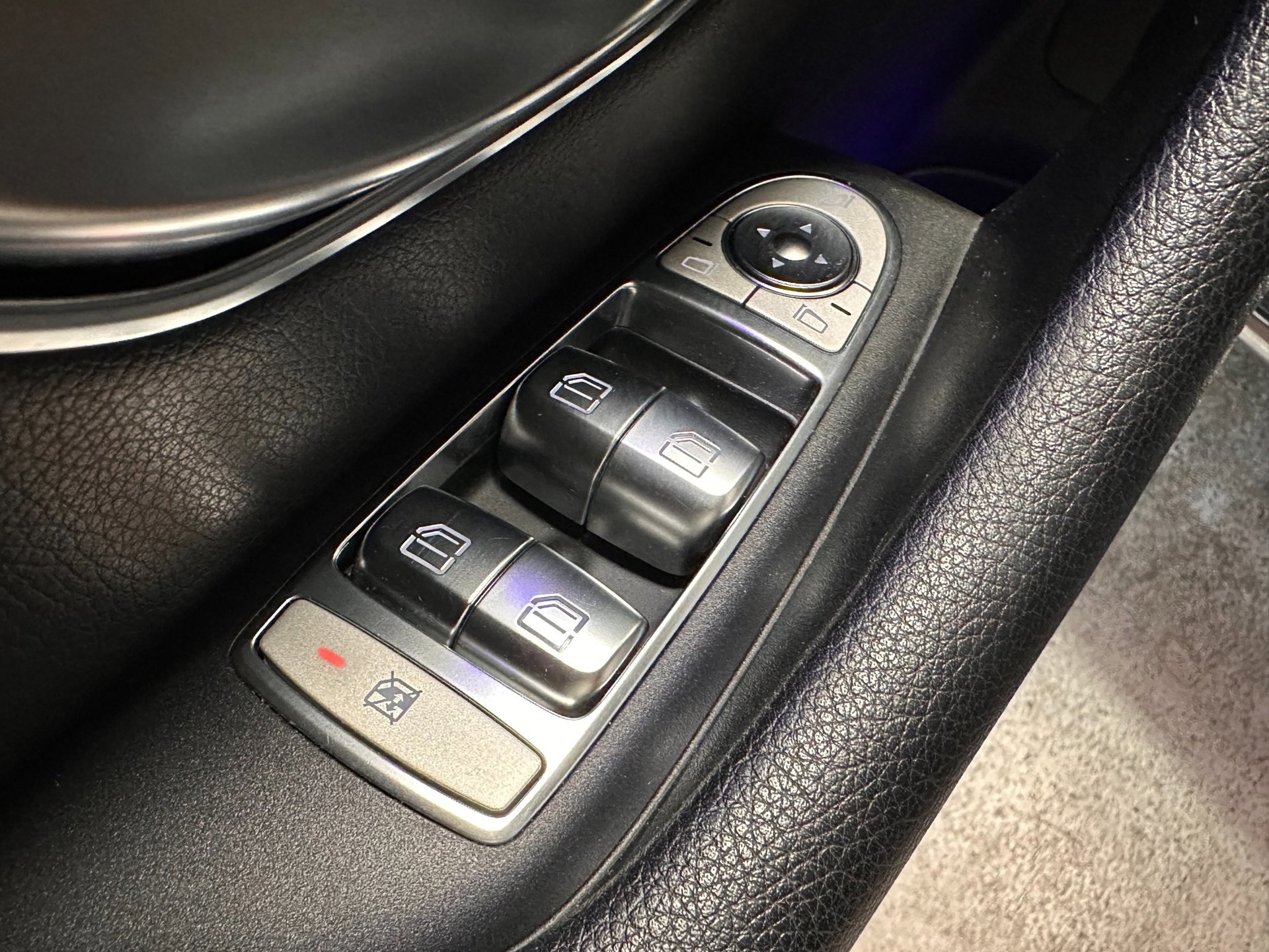 Foto van Mercedes-Benz E 200