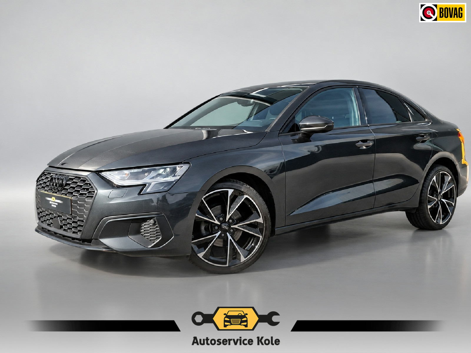 Audi A3 30 TFSI Automaat * Carplay * Optiek Zwart * Parkeersensoren * 2022 - voorkant