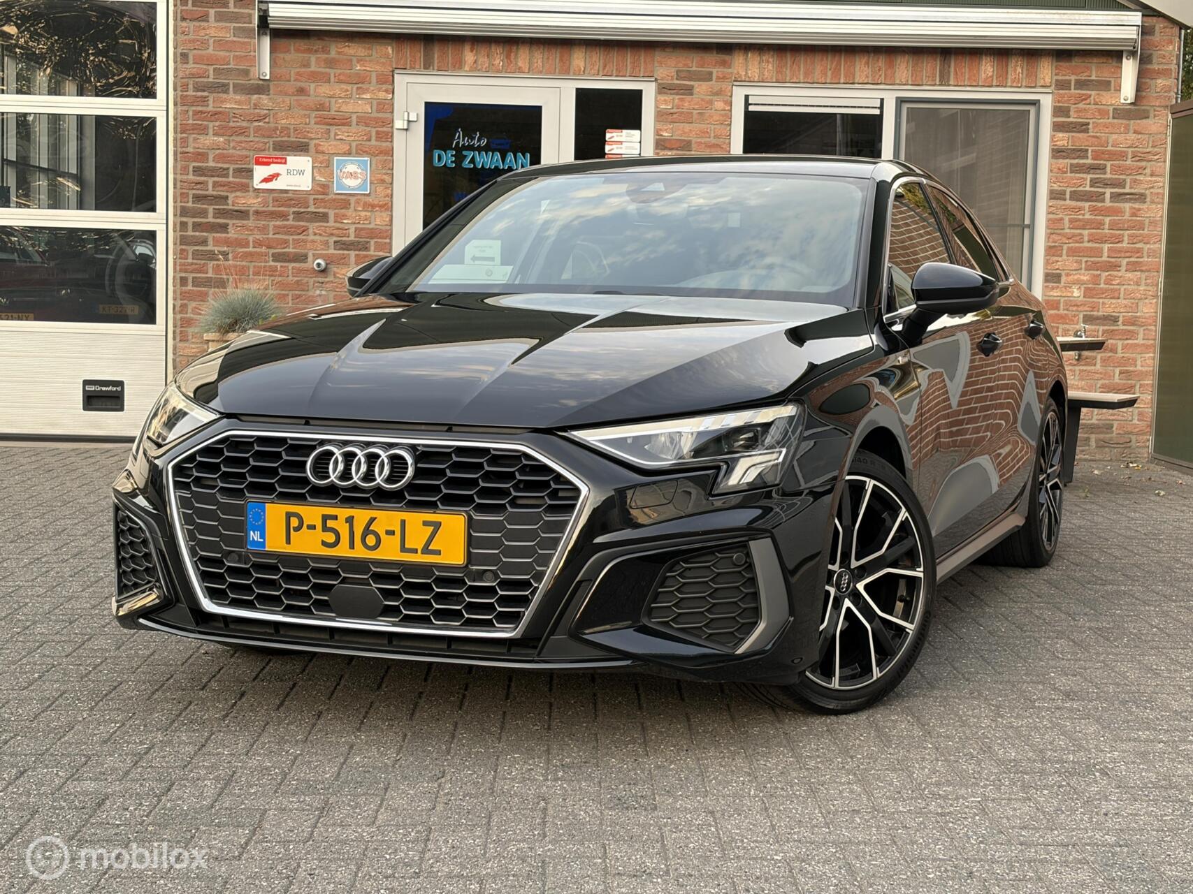 Audi A3 Limousine 35 TFSI S edition|Leer|Adaptive Cruise|Keyless Start-Go|Stoelverwarming. 2022 - voorkant