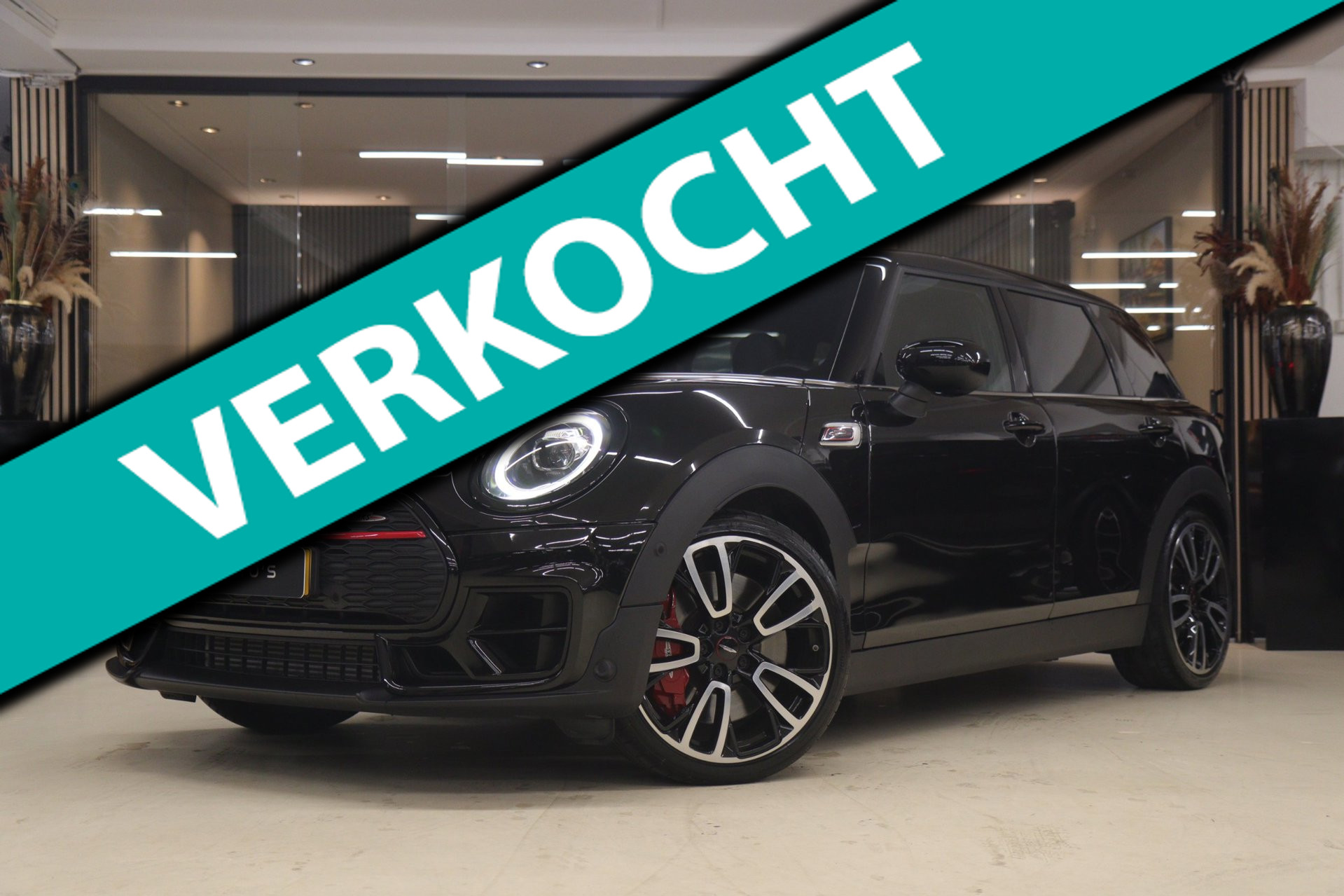 Mini Clubman JCW All4 2.0 JCW ALL4 Thunder Pack PANO/CARPLAY/KEYLESS/ACC/VOL 2021 - voorkant