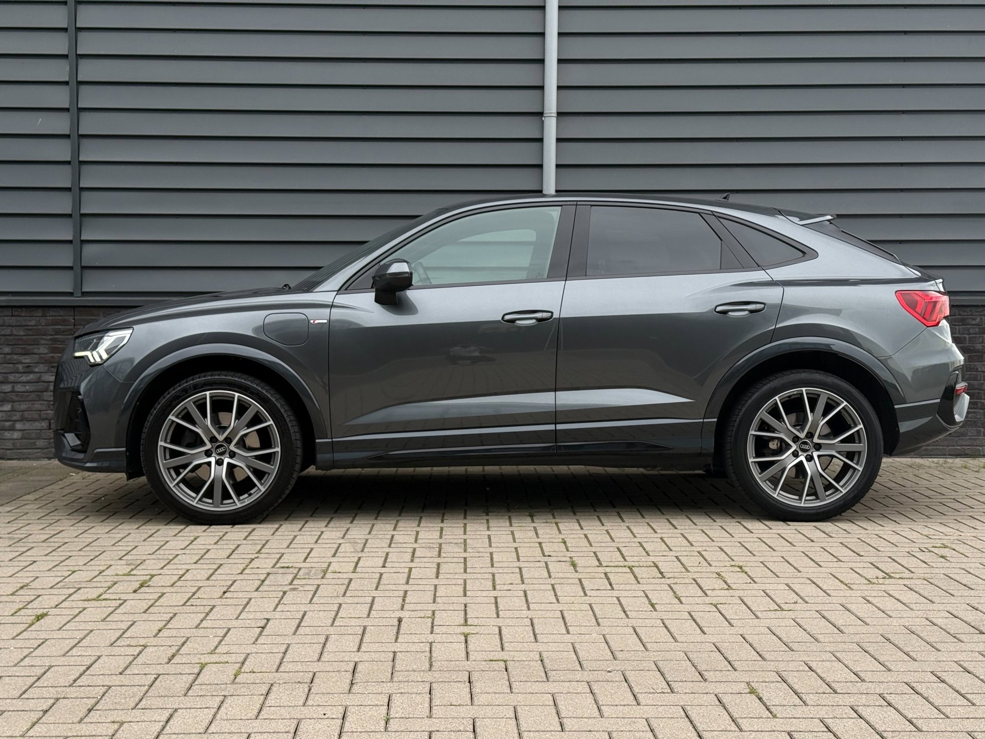 Foto van Audi Q3 Sportback E-tron