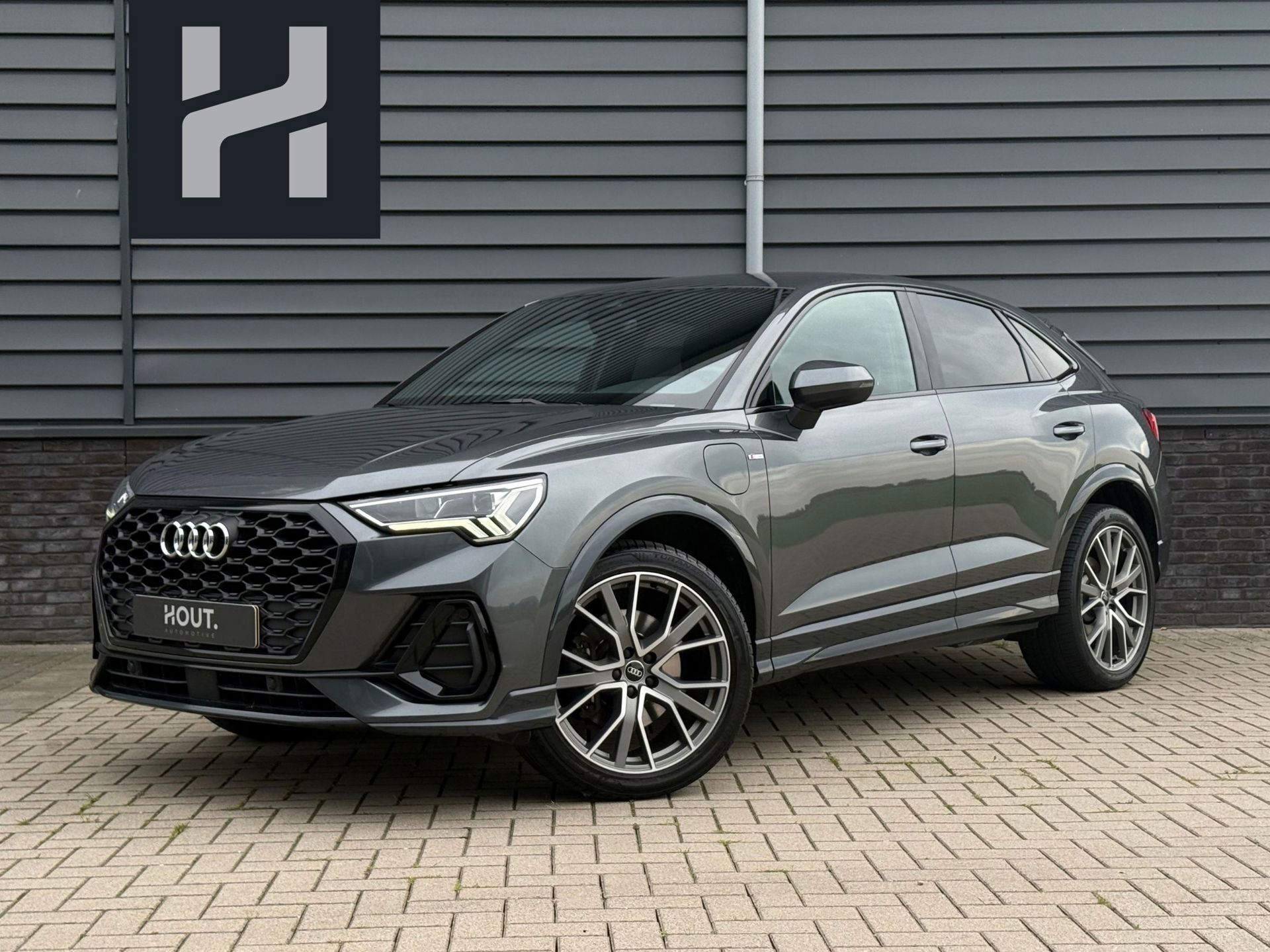 Audi Q3 Sportback E-tron 45 TFSI e S-Line 245pk Sonos Trekhaak Matrix Stuurverw Camera 2022 - voorkant