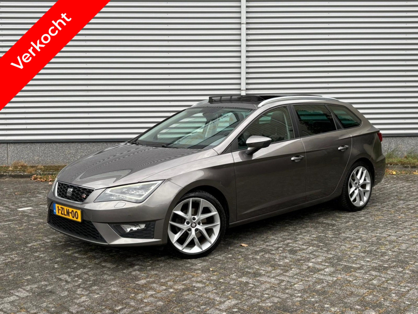 Seat Leon ST FR 1.4 TSI Dyn. PANO STOELVW ADAPTIVE CC NAVI 2015 - voorkant