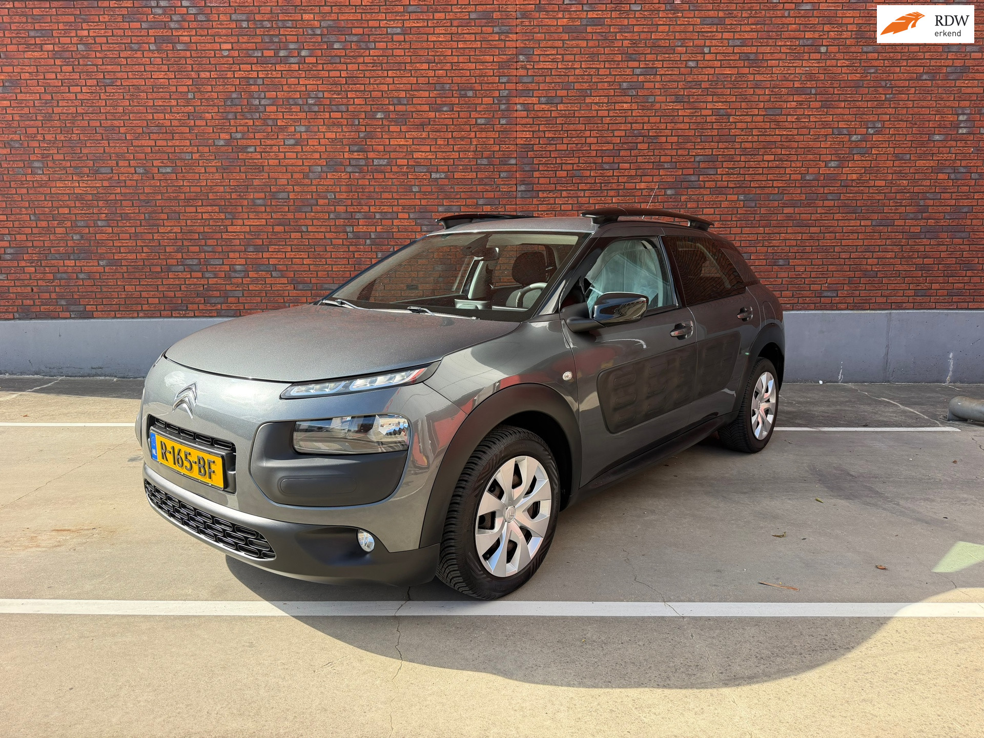 Citroen C4 Cactus 1.2 e-VTi Shine 2015 - voorkant