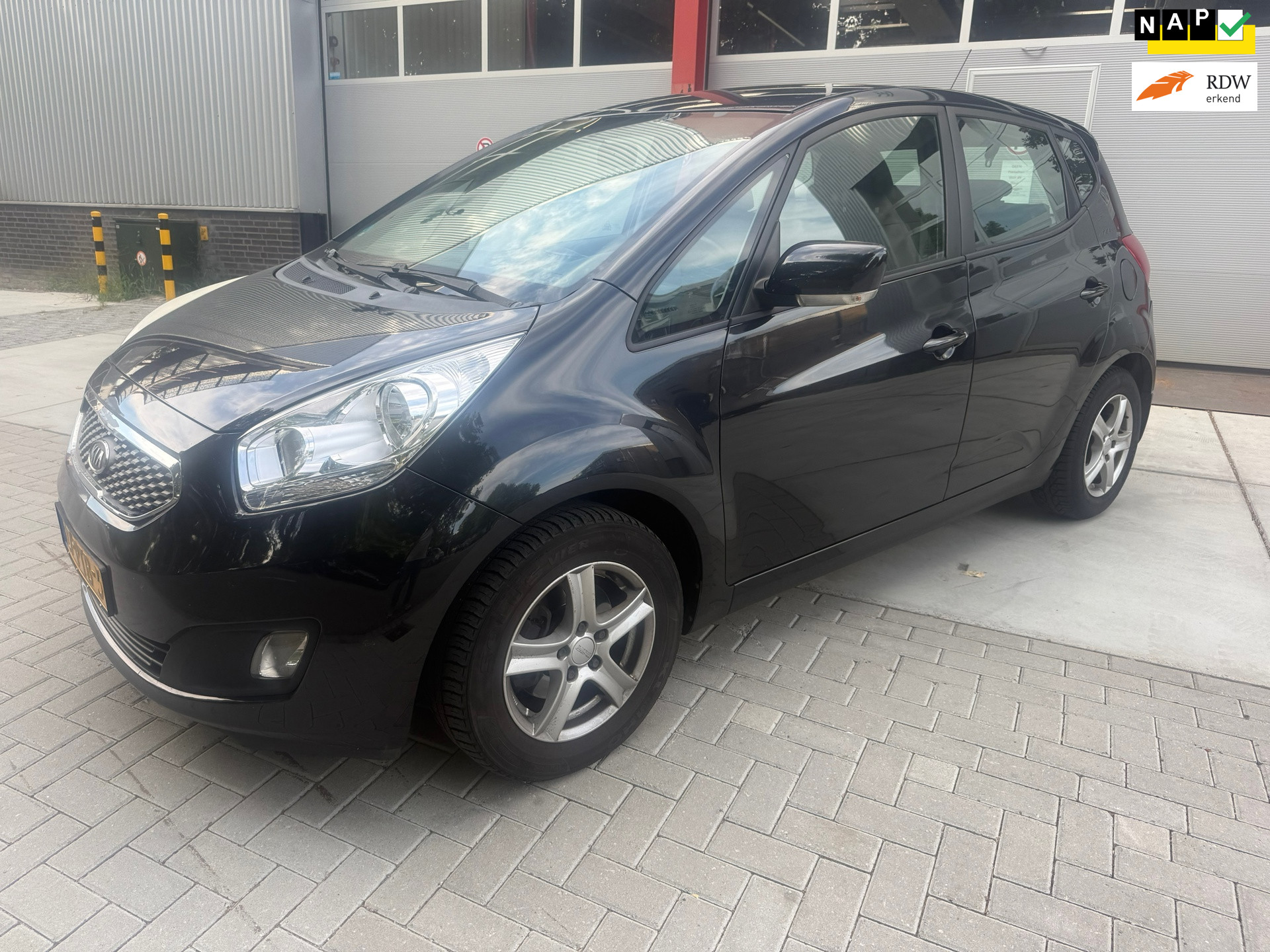 Kia Venga 1.6 CRDi X-ecutive 2011 - voorkant