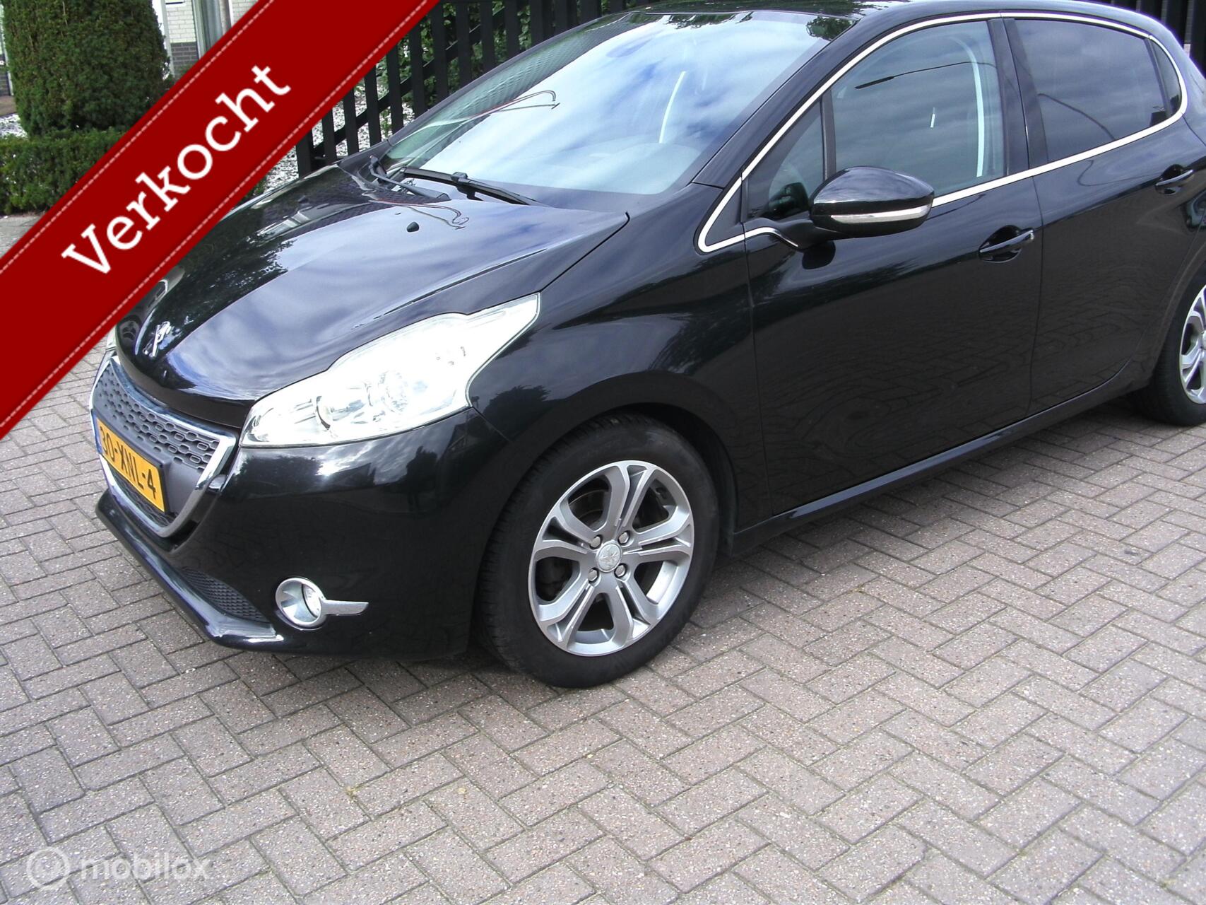 Peugeot 208 1.4 VTi Allure bj 2013 128538 nap boekjes 2013 - voorkant
