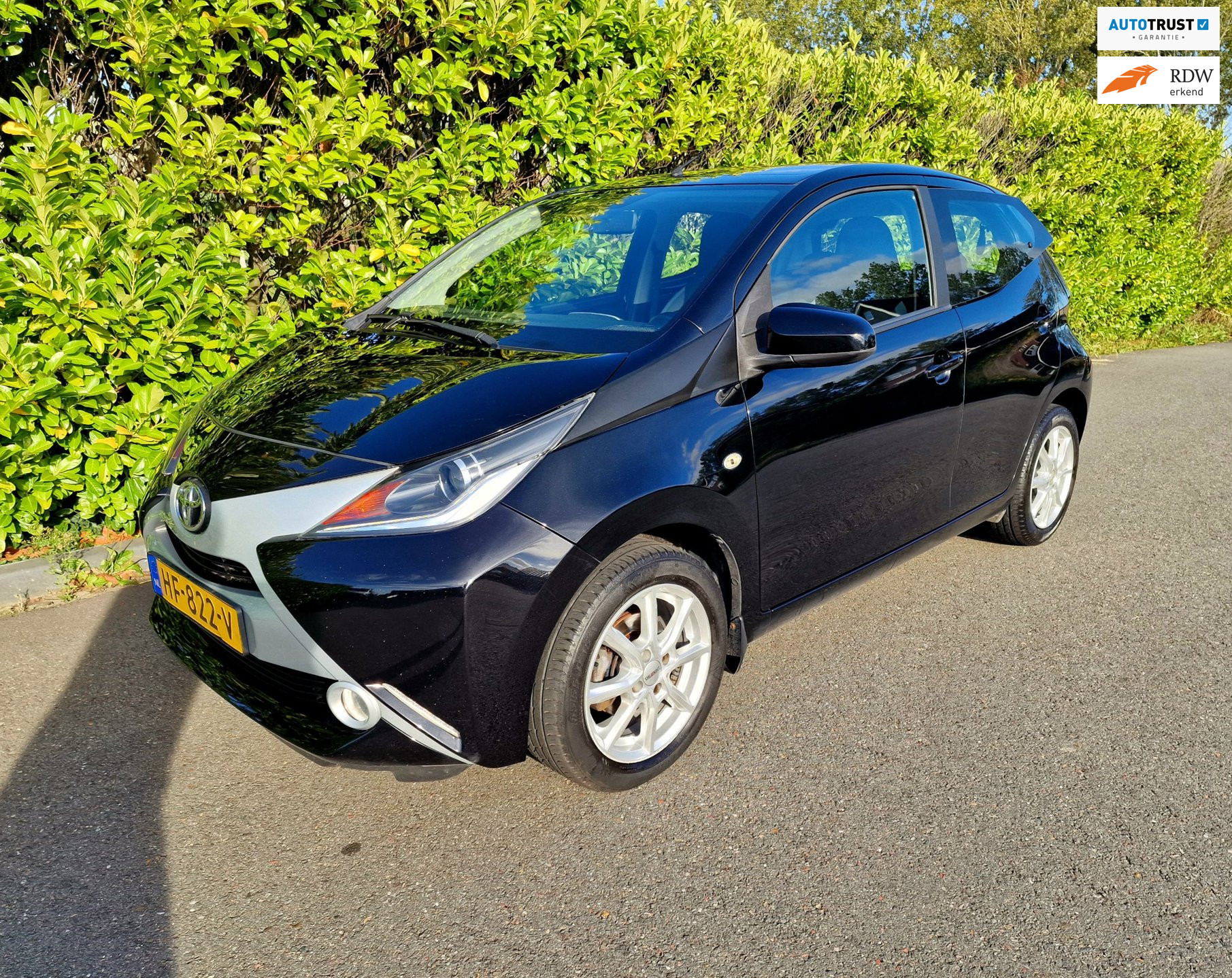Toyota Toyota Aygo 1.0 VVT-i x-play Nw Koppeling Airco CarPlay 2015 - voorkant