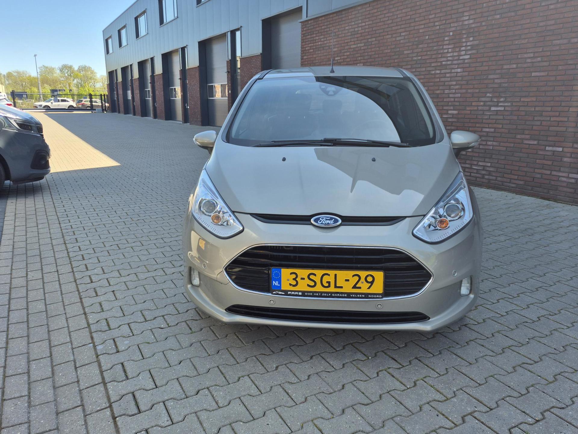 Foto van Ford B-max