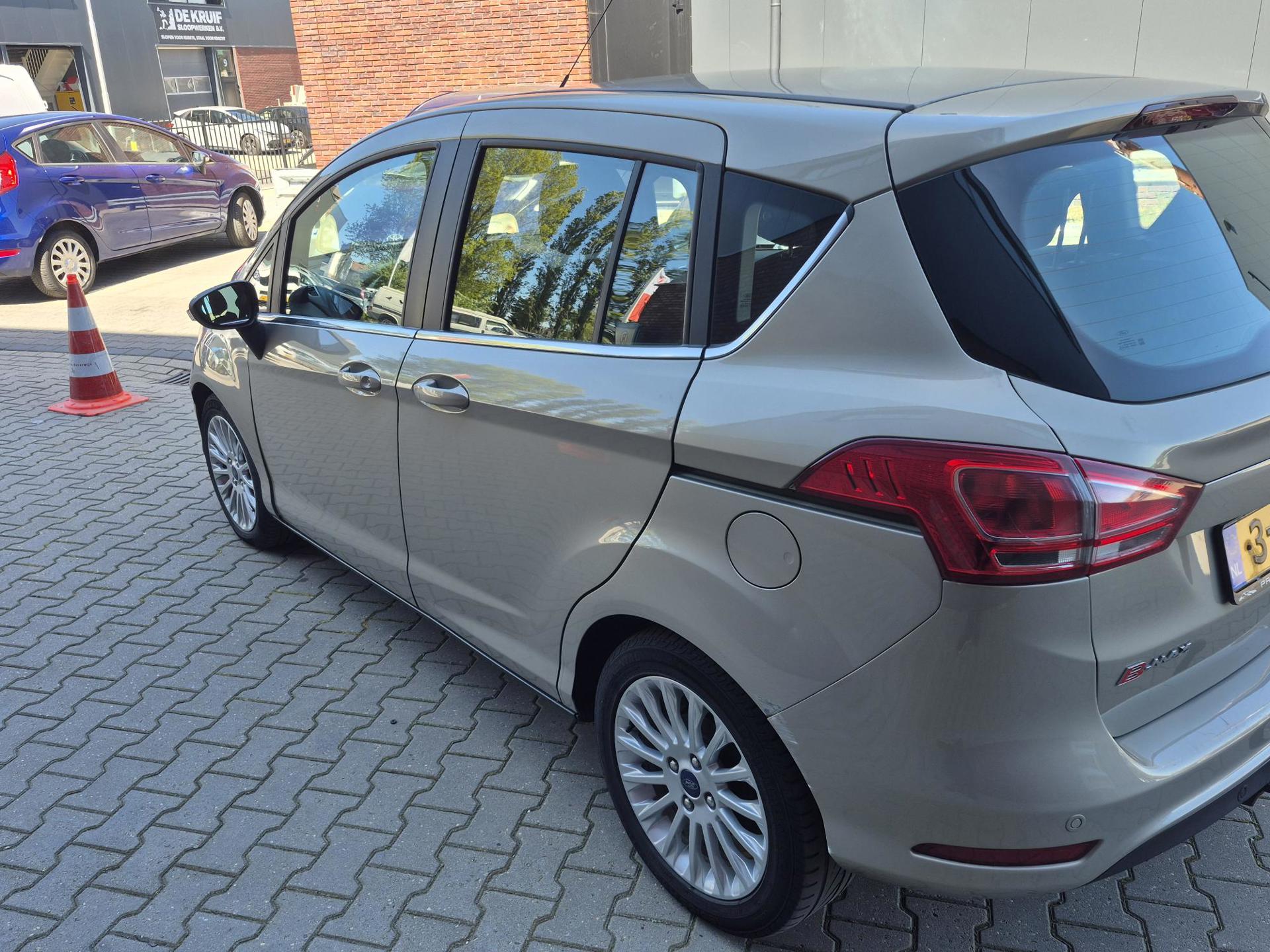 Foto van Ford B-max