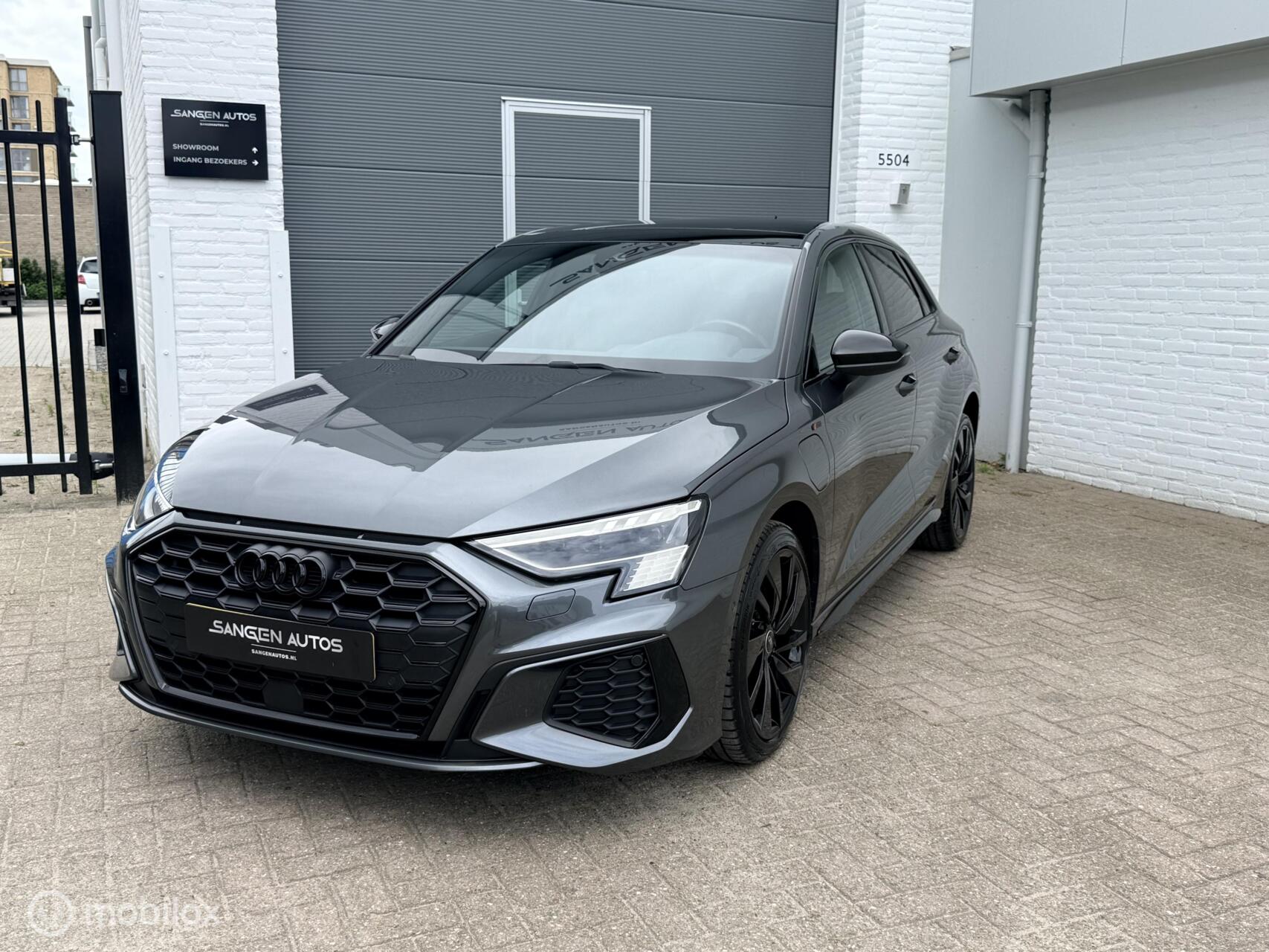 Audi A3 45 TFSIe 45 TFSI e S edition Competition Pano Leer 2021 - voorkant