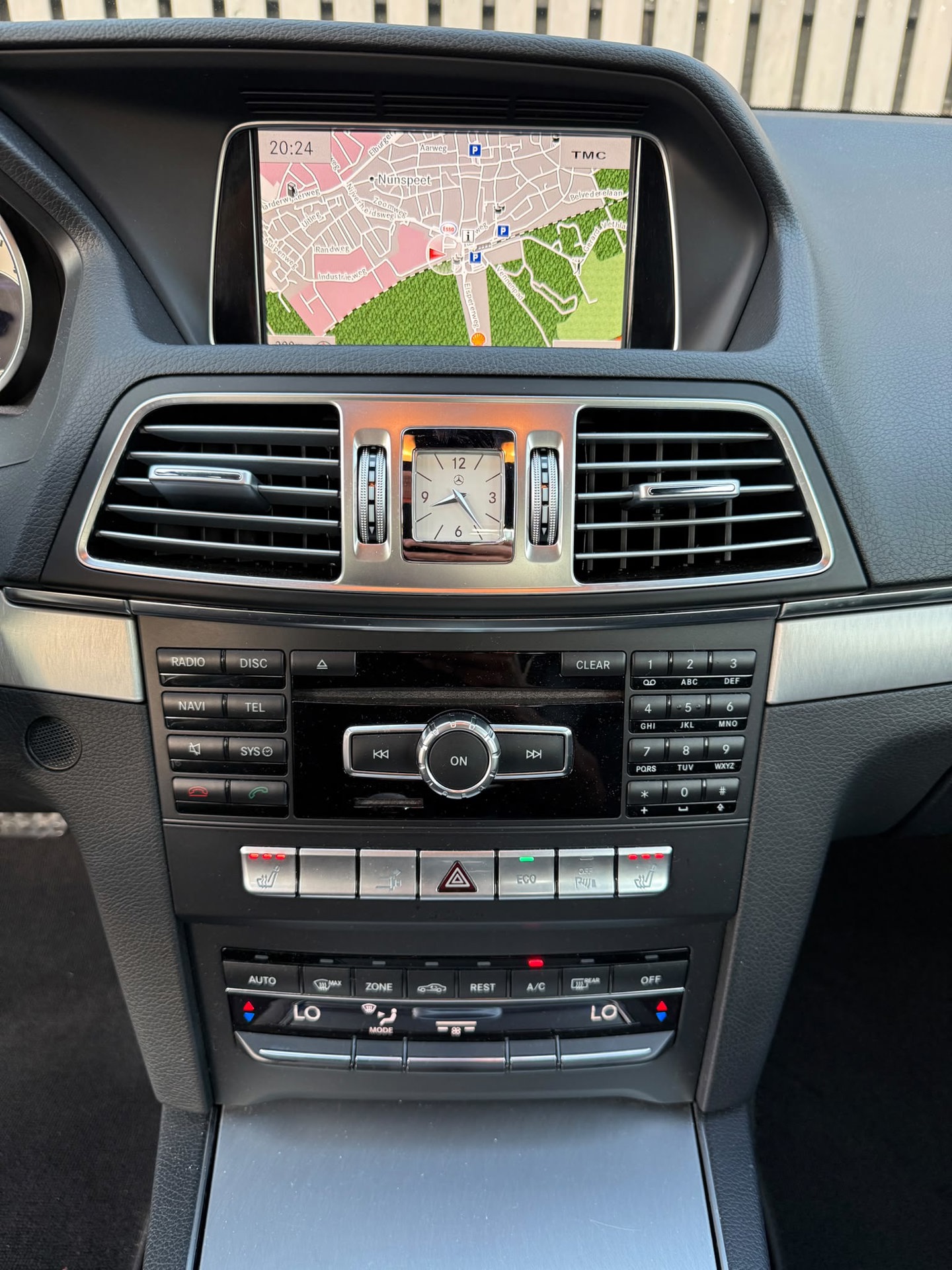 Foto van Mercedes-Benz E 200