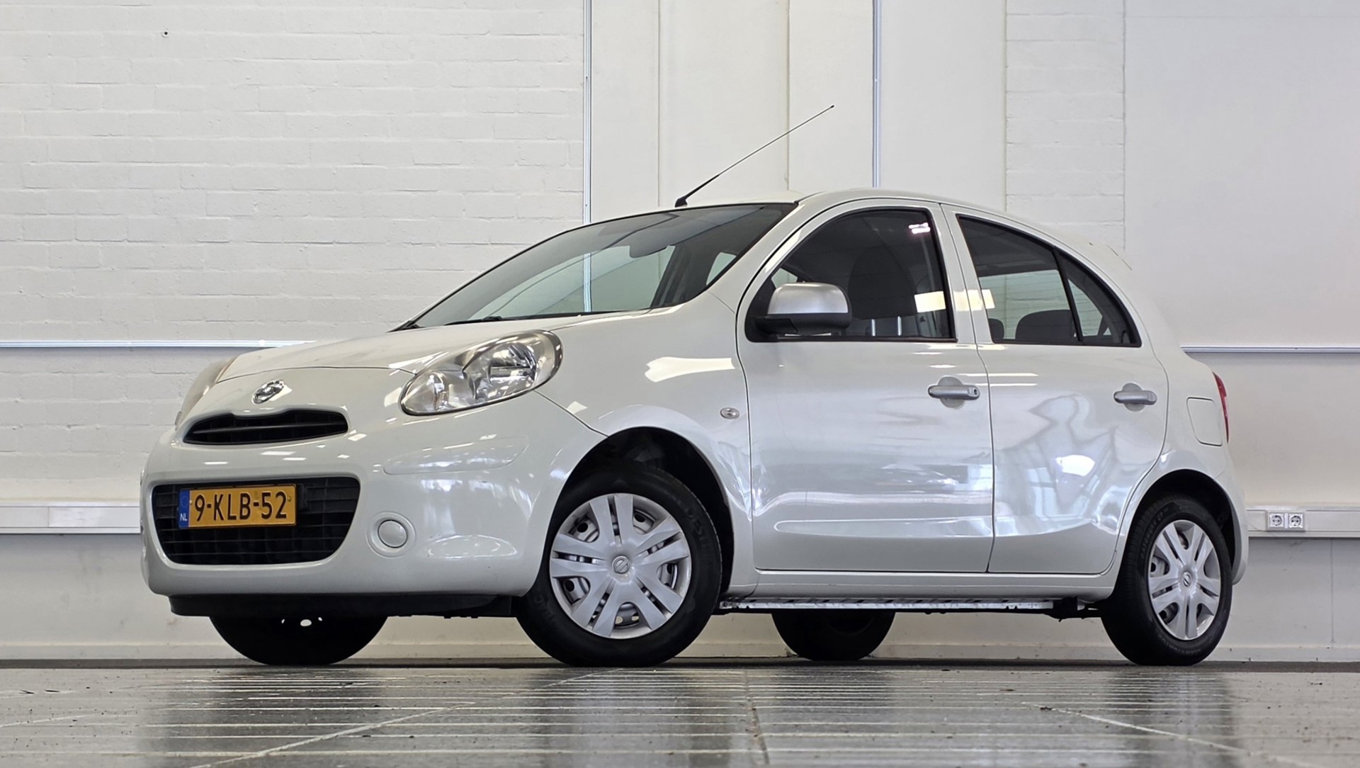Nissan Nissan Micra 1.2 DIG-S Visia Zilver Line Airco Garantie 3e Eigenaar APK 27-5-27 2013 - voorkant