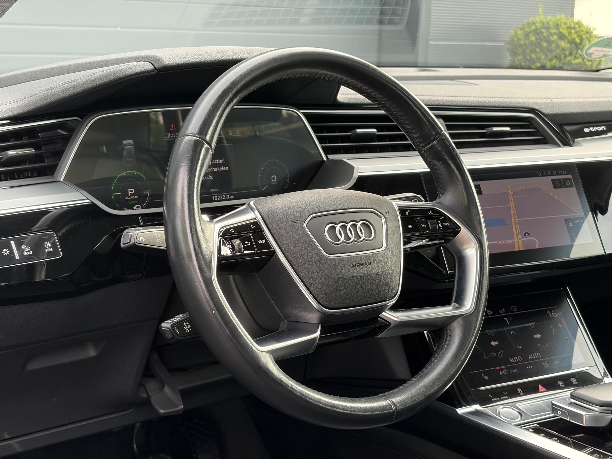 Foto van Audi E-tron 50