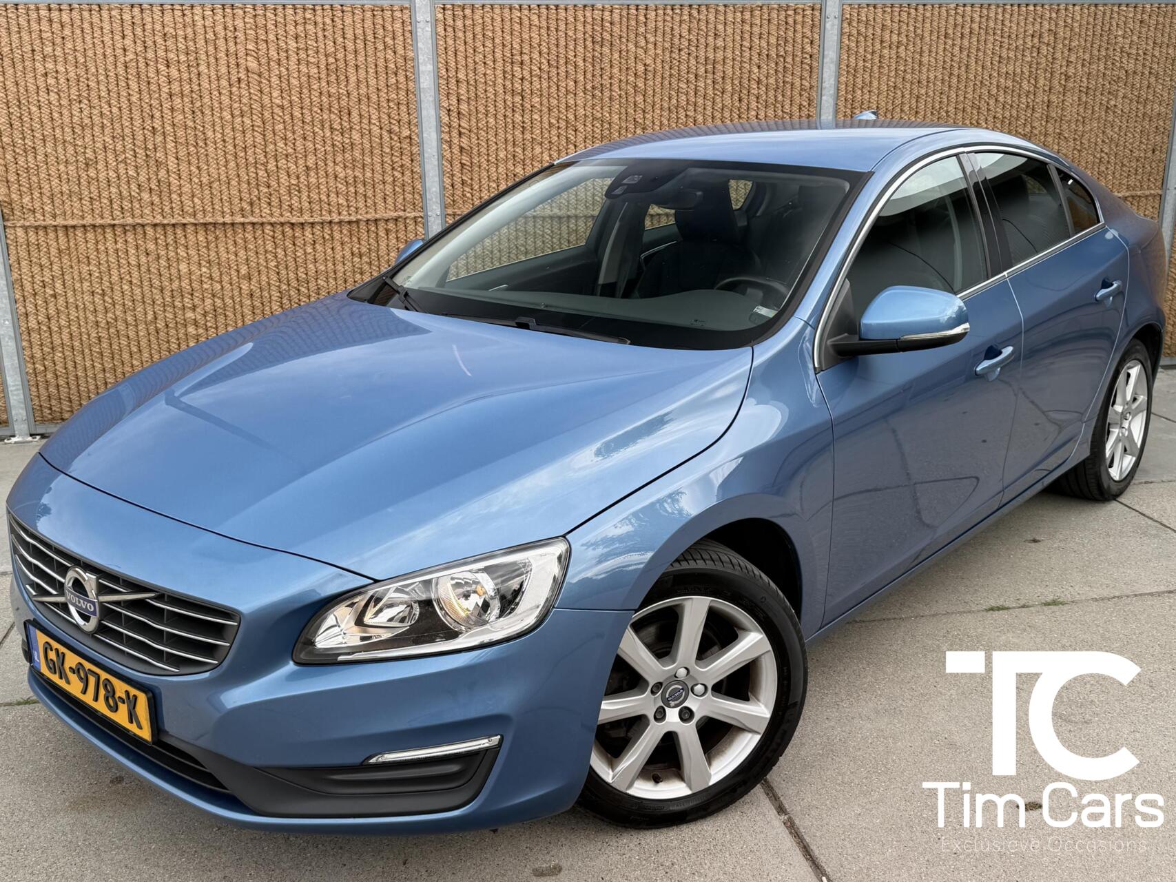Volvo S60 2.0 T4 Momentum 190pk | Navigatiesysteem | Climate & cruise control | Trekhaak & 1800KG trekgewicht | Parkeersensoren achter | Parkeersensoren achter | Lichtmetalen velgen 2015 - voorkant