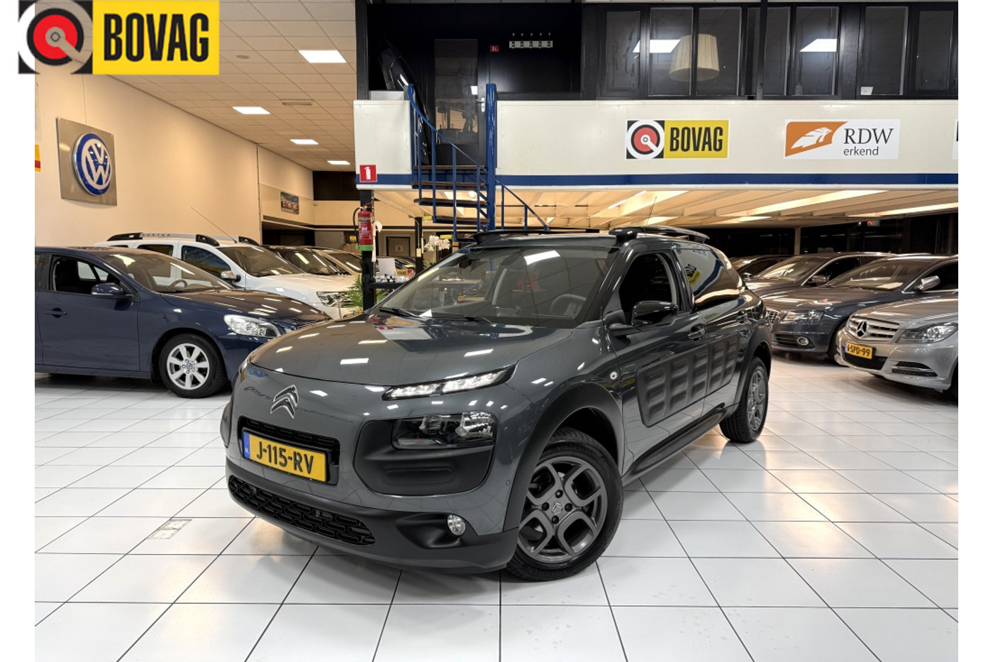 Citroen C4 Cactus 1.2 PureTech Shine Automaat Bovag Garantie 2015 - voorkant