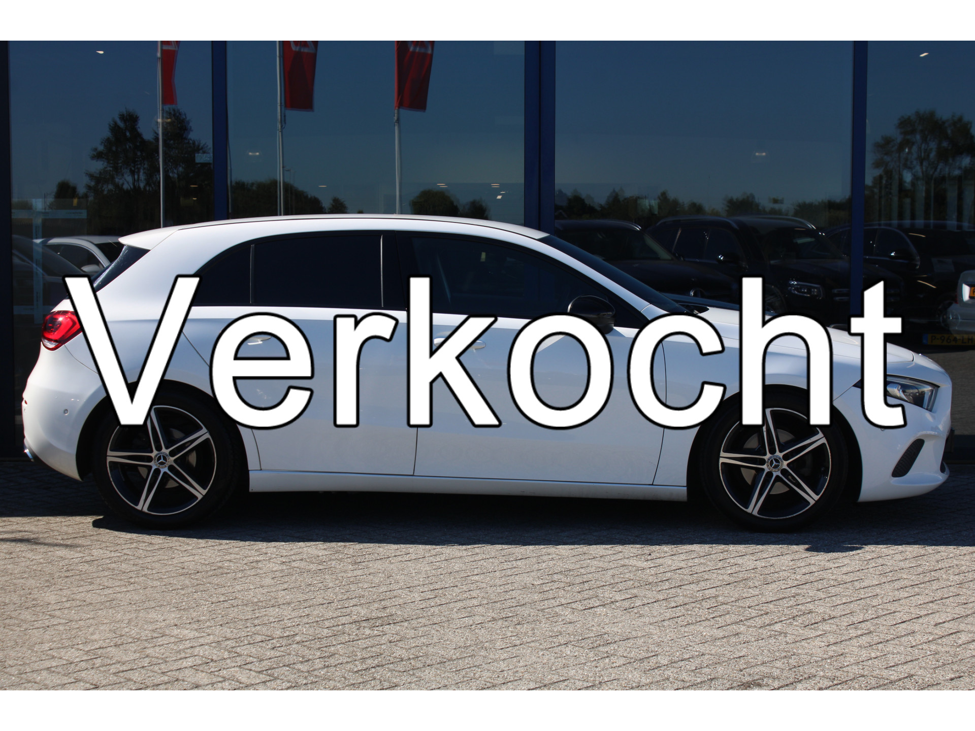 Mercedes-Benz A 180 D 180d AUT7 Launch Edition Premium Night LEDER WIDESCREEN CAMERA NAVI 18'' 2019 - voorkant