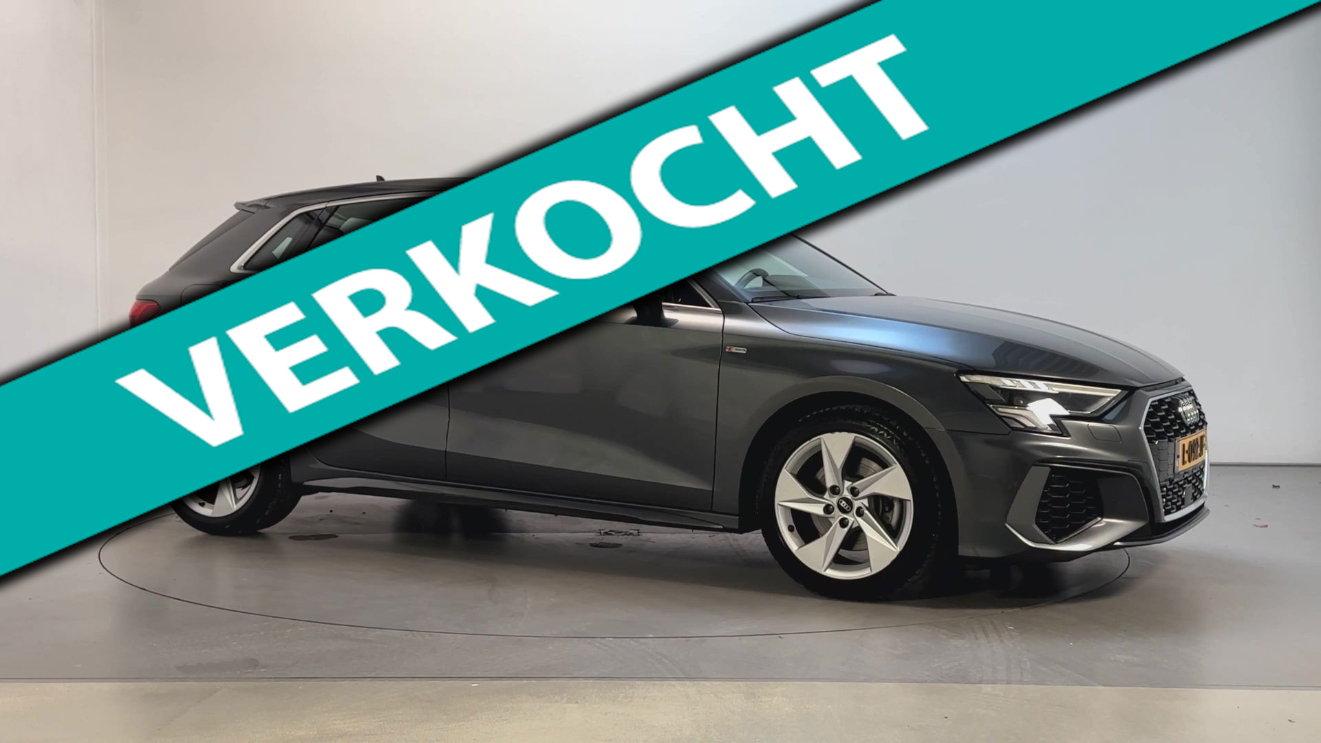 Audi A3 Sportback 30 TFSI S Edition Leder-Stof LED Virtual Cockpit Navigatie Parkeersensoren 2021 - voorkant
