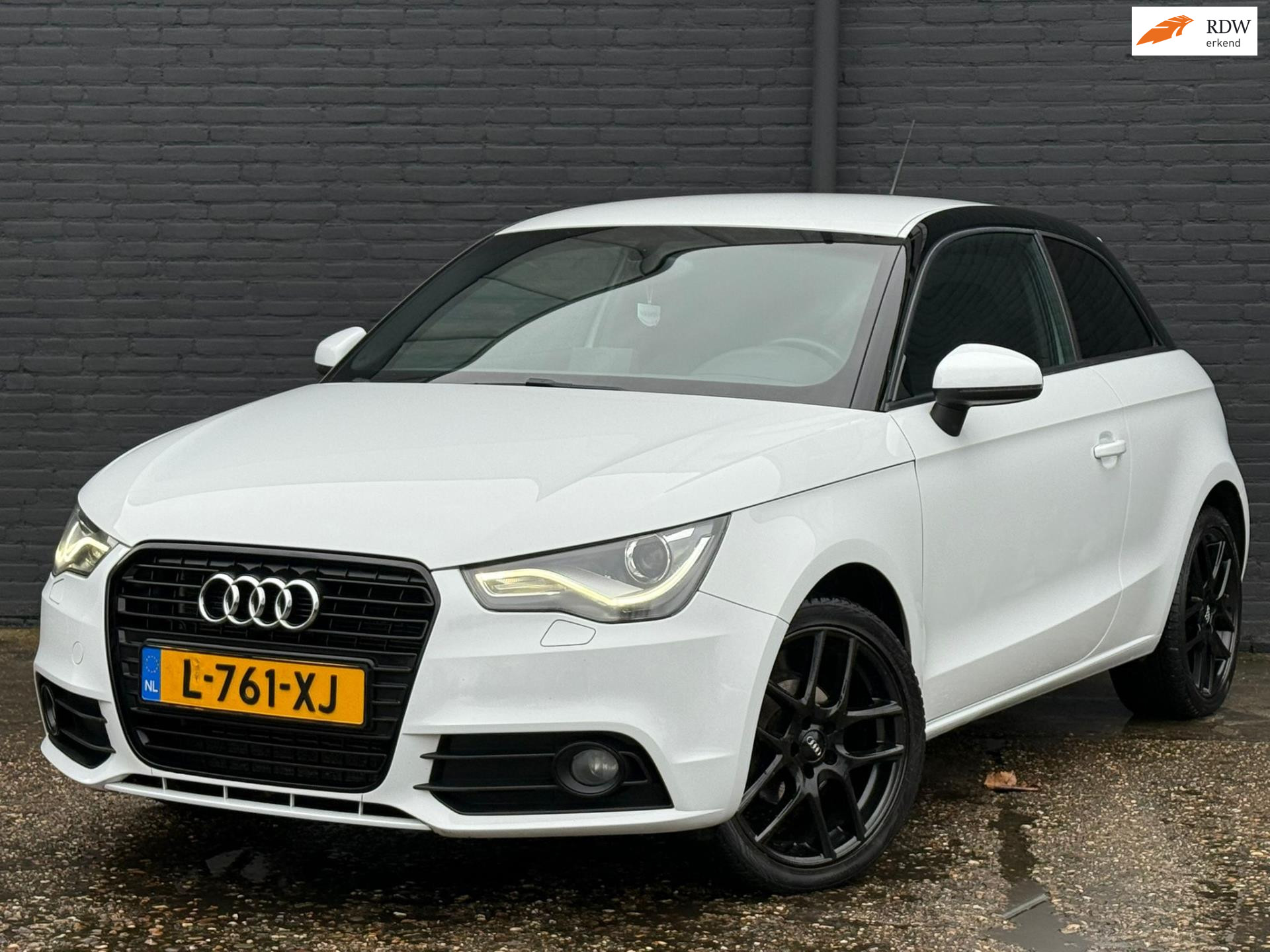 Audi Audi A1 1.2 TFSI S-LINE LED |CRUISE | STOELVER | NAVI| NWE APK 2011 - voorkant