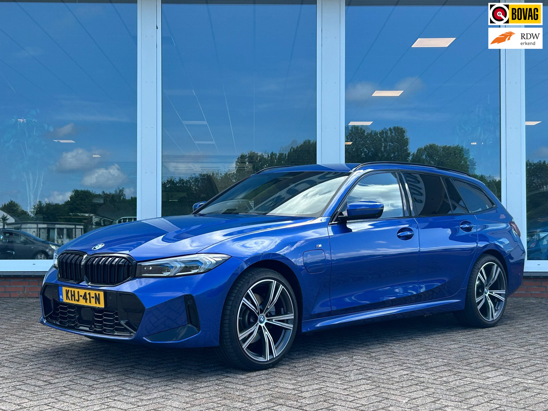 BMW 330e xDrive 330e xDrive AUT. - M Sport - Leder - Head UP - 19 inch - Trekhaak 2024 - voorkant