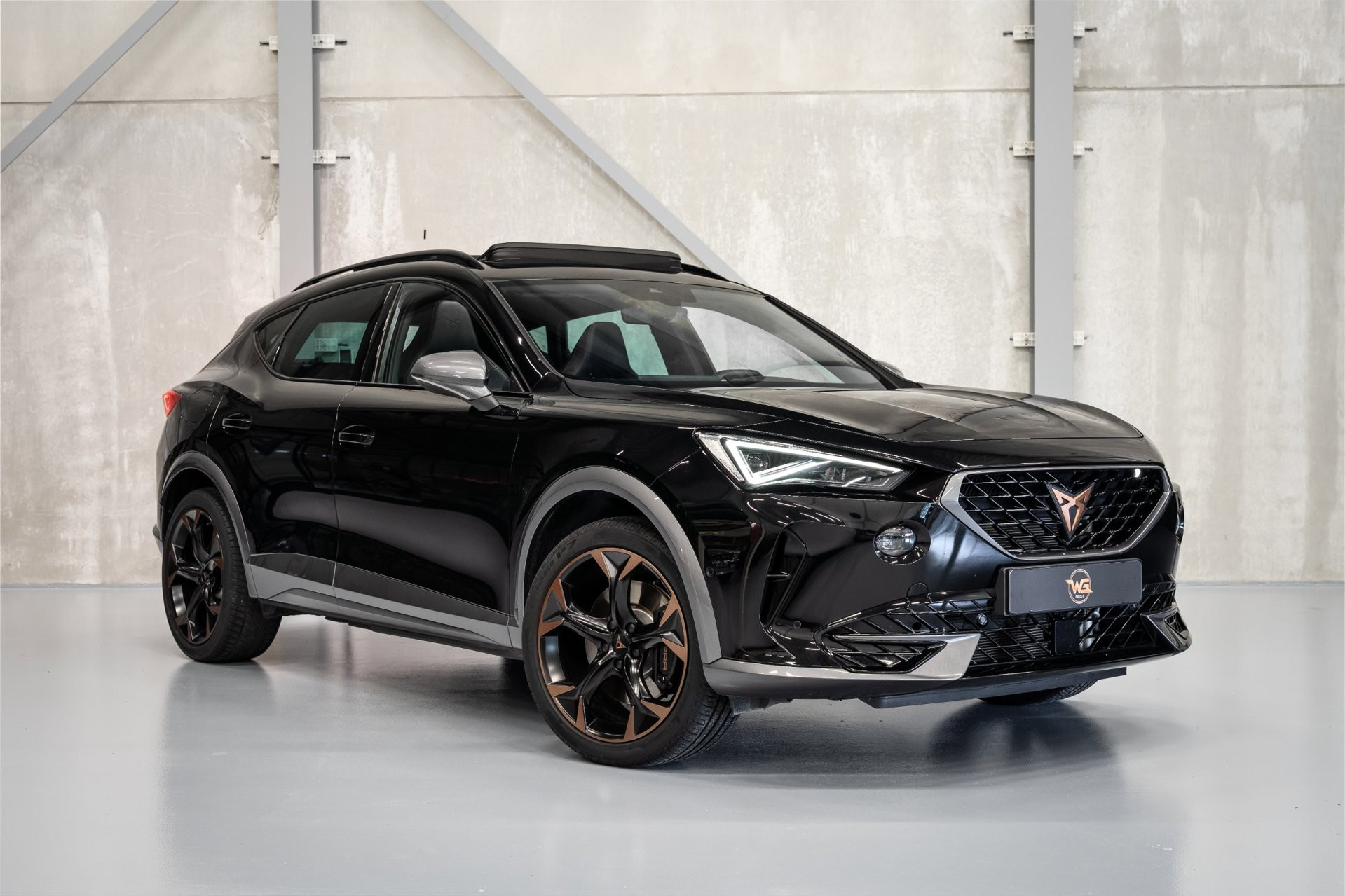 Cupra Formentor 1.4 e-HYBRID VZ 245 PK | Panoramadak | DCC | Matrix LED | Memory | 19" Koper | Supersport Stuur 2024 - voorkant