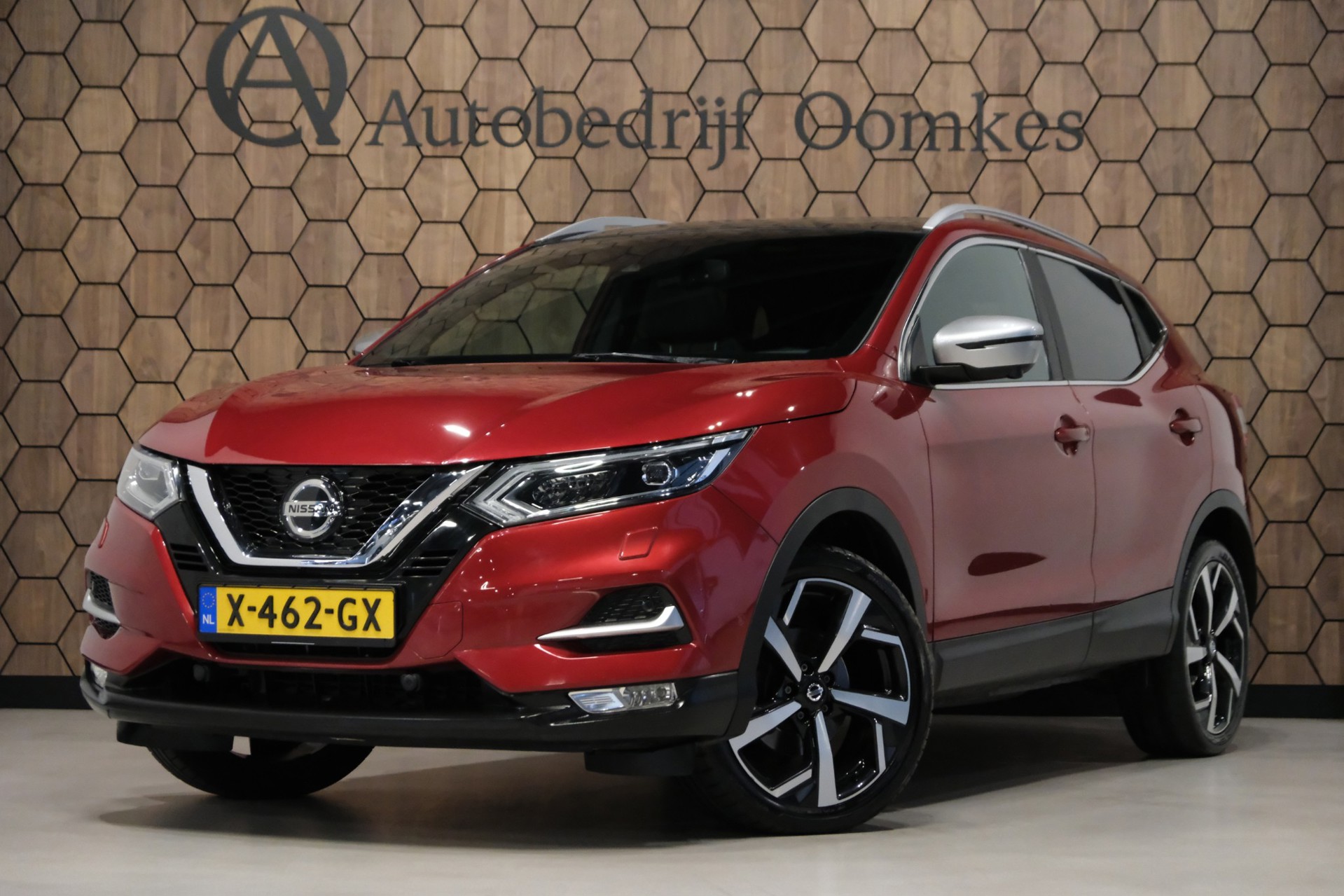 Nissan Qashqai 1.3 DIG-T Tekna + 360 Camera/ Bose/ PanoDak/ 19''LMV 2018 - voorkant