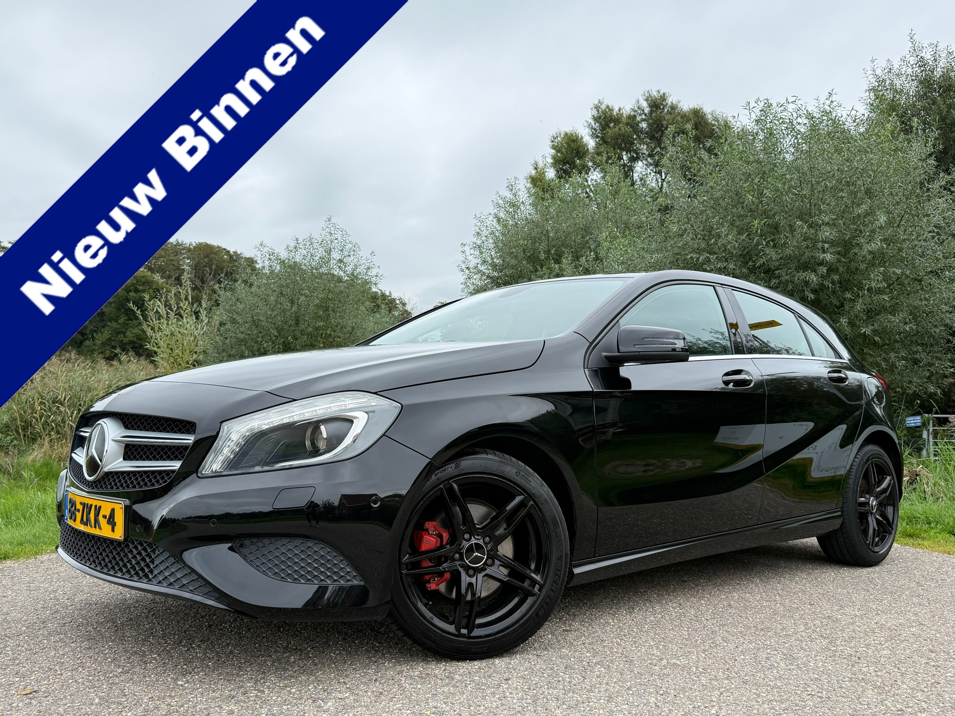 Mercedes-Benz A 180 180 Ambition Automaat | Navi | H-Leder | Origineel Nederlands | Clima | 17" Velgen | PDC | Cruise | LED | 2012 - voorkant