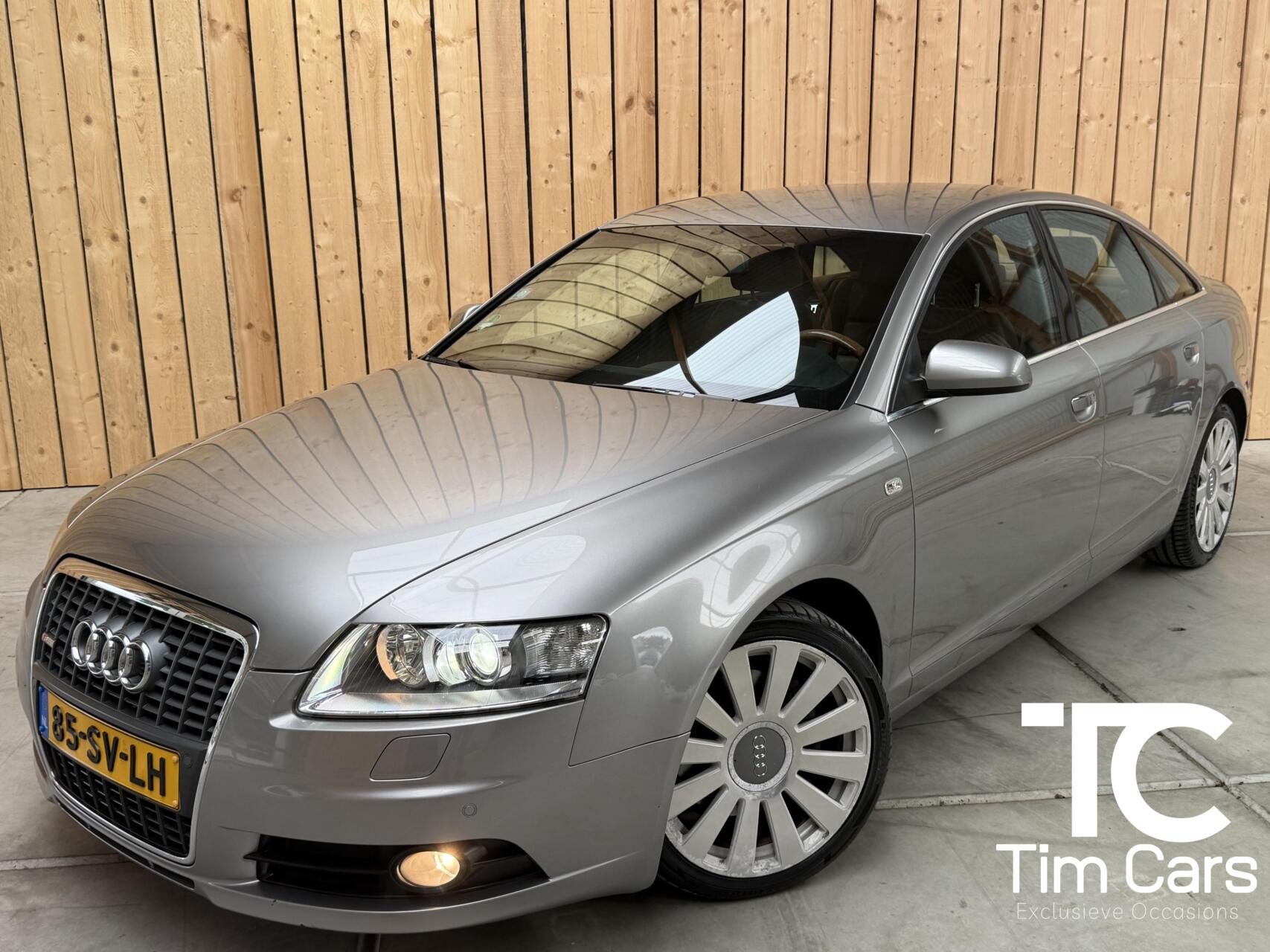 Audi Audi A6 3.2 FSi quattro edition 256pk Handgeschakeld! Youngtimer! Uniek! | Climate & cruise control | Houtafwerking interieur | Lederen bekleding Volterra | Sportstoelen | S line | Voorstoelen verwarmd | Parkeersensoren voor en achter 2006 - voorkant