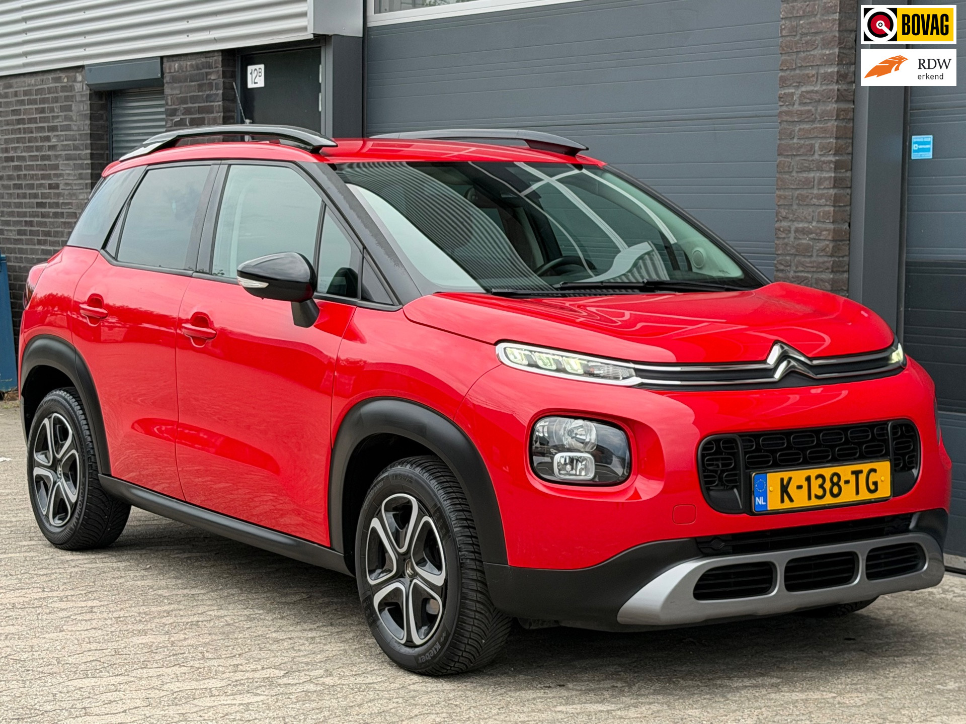 Citroen C3 Aircross 1.2 PureTech S&S Shine NAVI CRUISE PDC Riem VERVANGEN NAP 2018 - voorkant