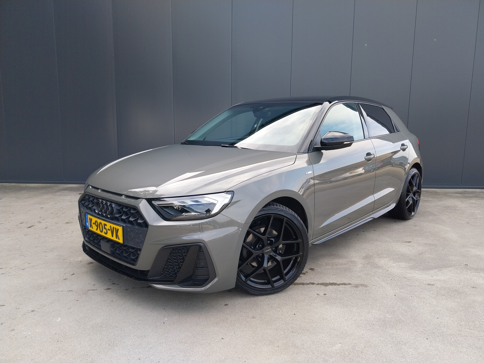 Audi A1 Sportback 30 TFSI AUTOMAAT S Line LED NAVI CRUISE ECC 2019 - voorkant