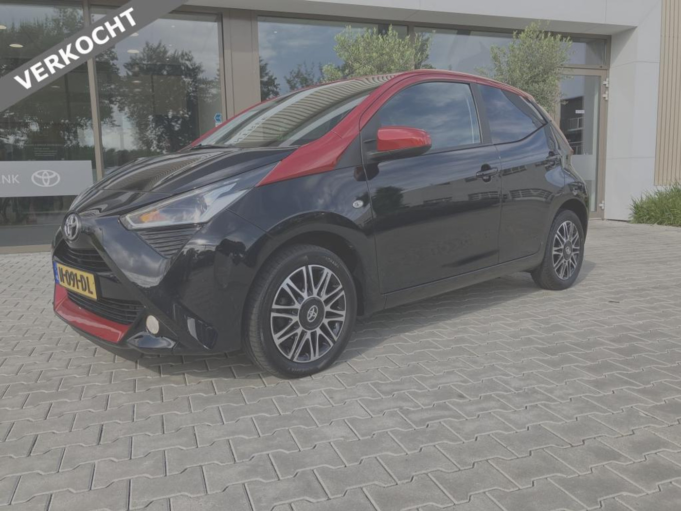 Toyota Toyota Aygo 1.0 VVT-i x-clusiv | Leder | Apple CAR Play 2021 - voorkant