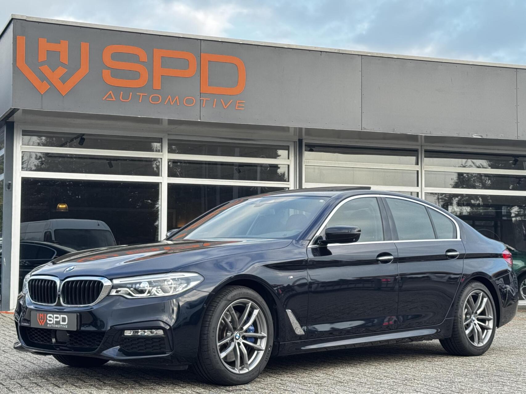 BMW 530i 530i High Executive|Sfeerverli|Pano|252PK|360Cam 2018 - voorkant