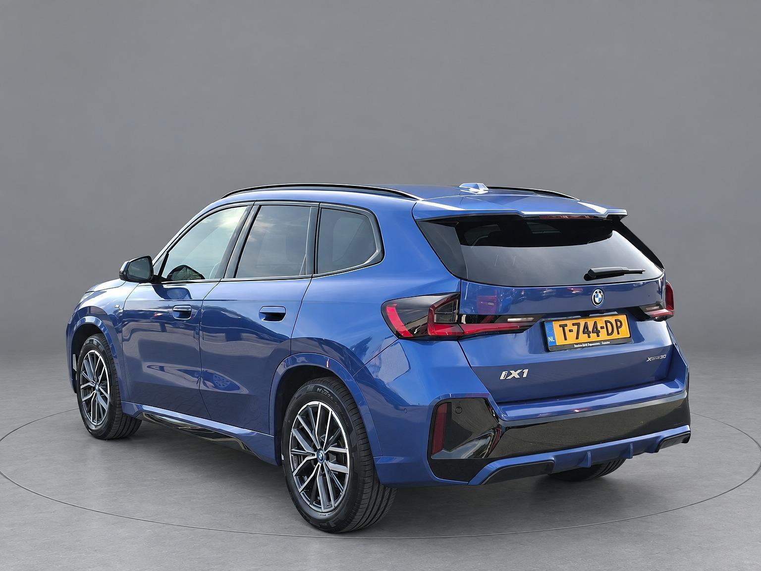 Foto van BMW Ix1 Xdrive30