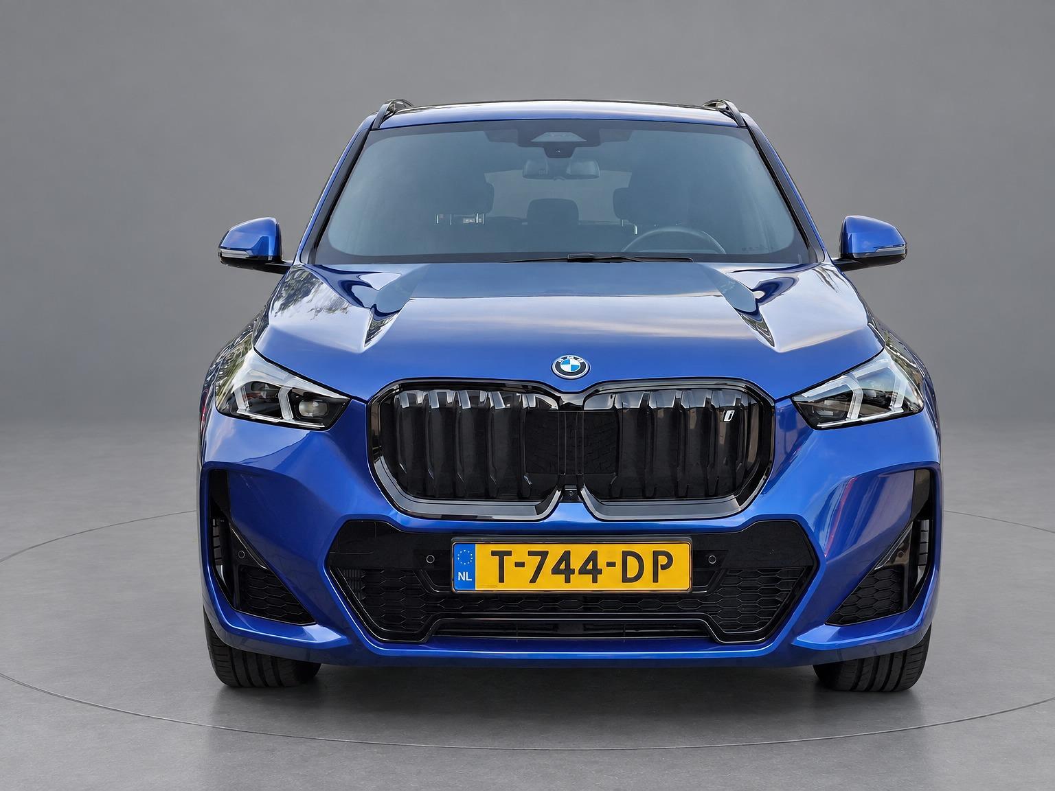 Foto van BMW Ix1 Xdrive30