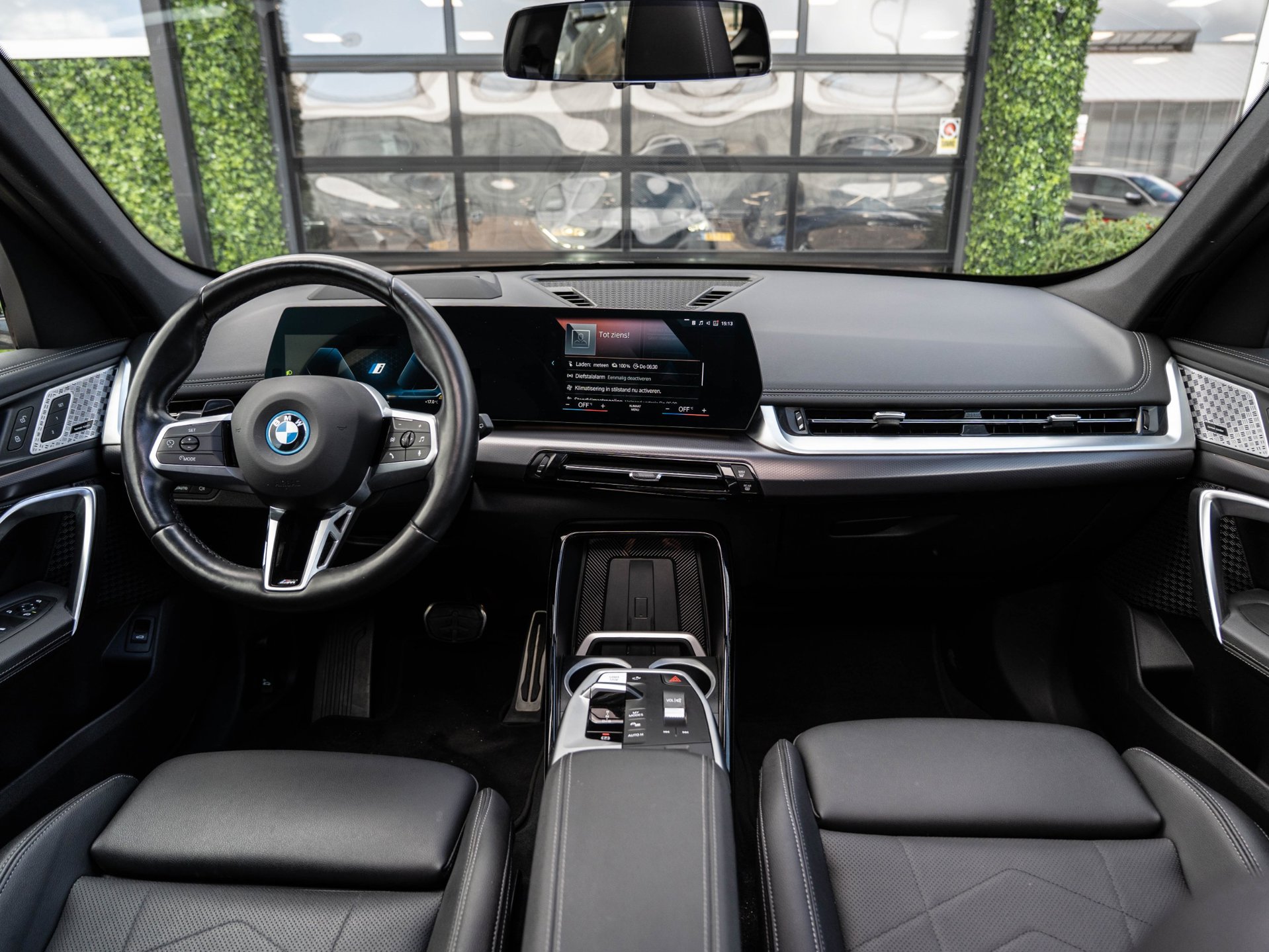 Foto van BMW Ix1
