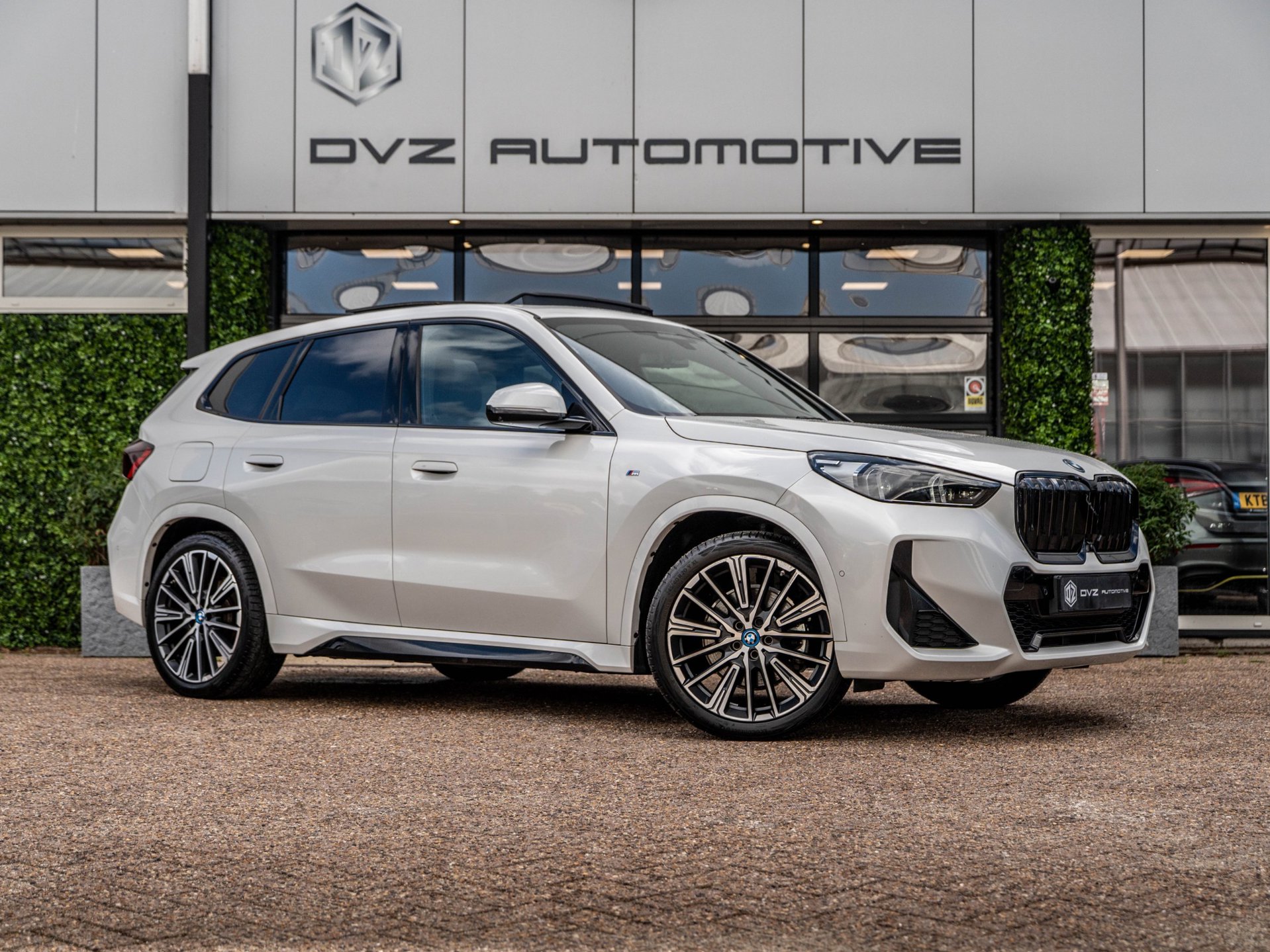 Foto van BMW Ix1