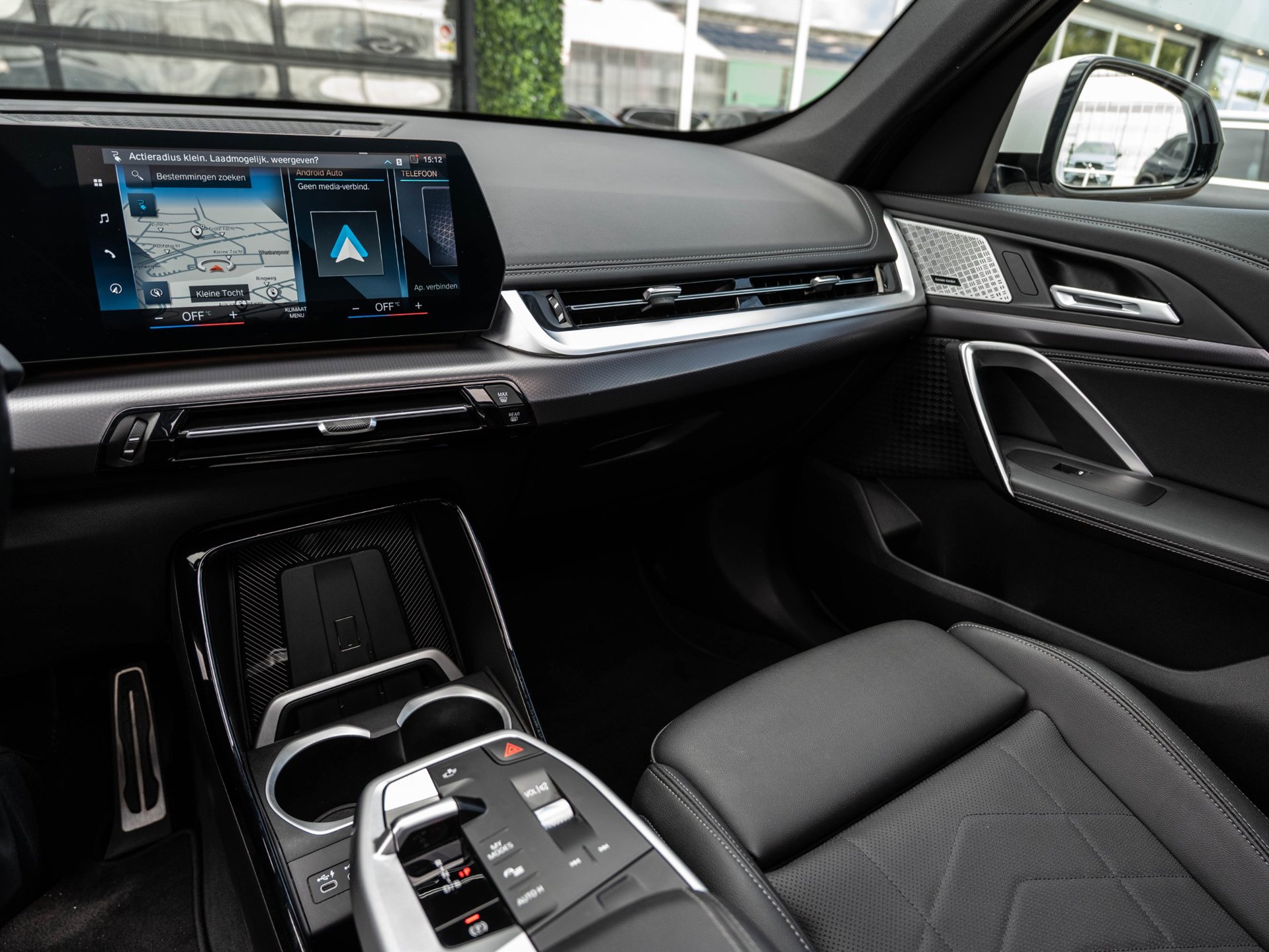 Foto van BMW Ix1