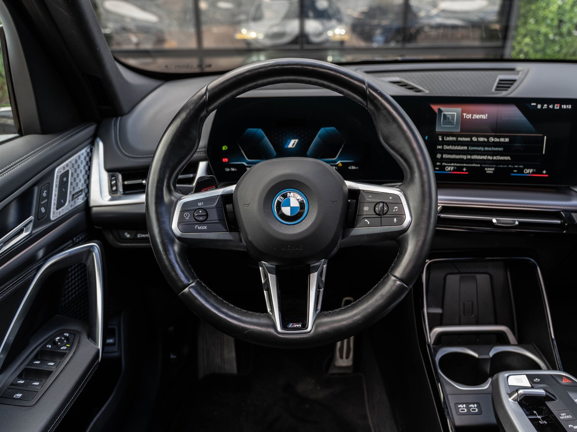 Foto van BMW Ix1