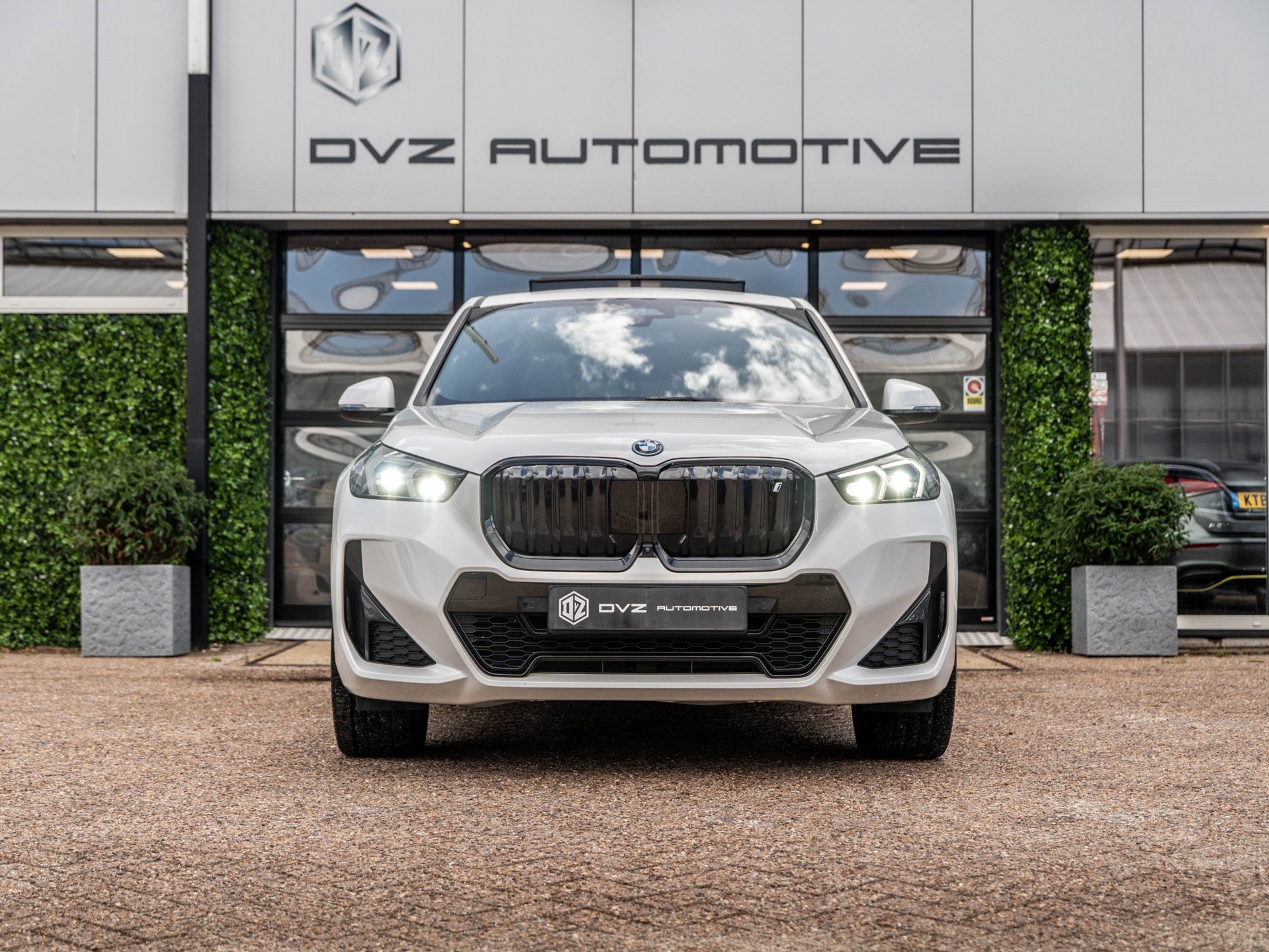 Foto van BMW Ix1