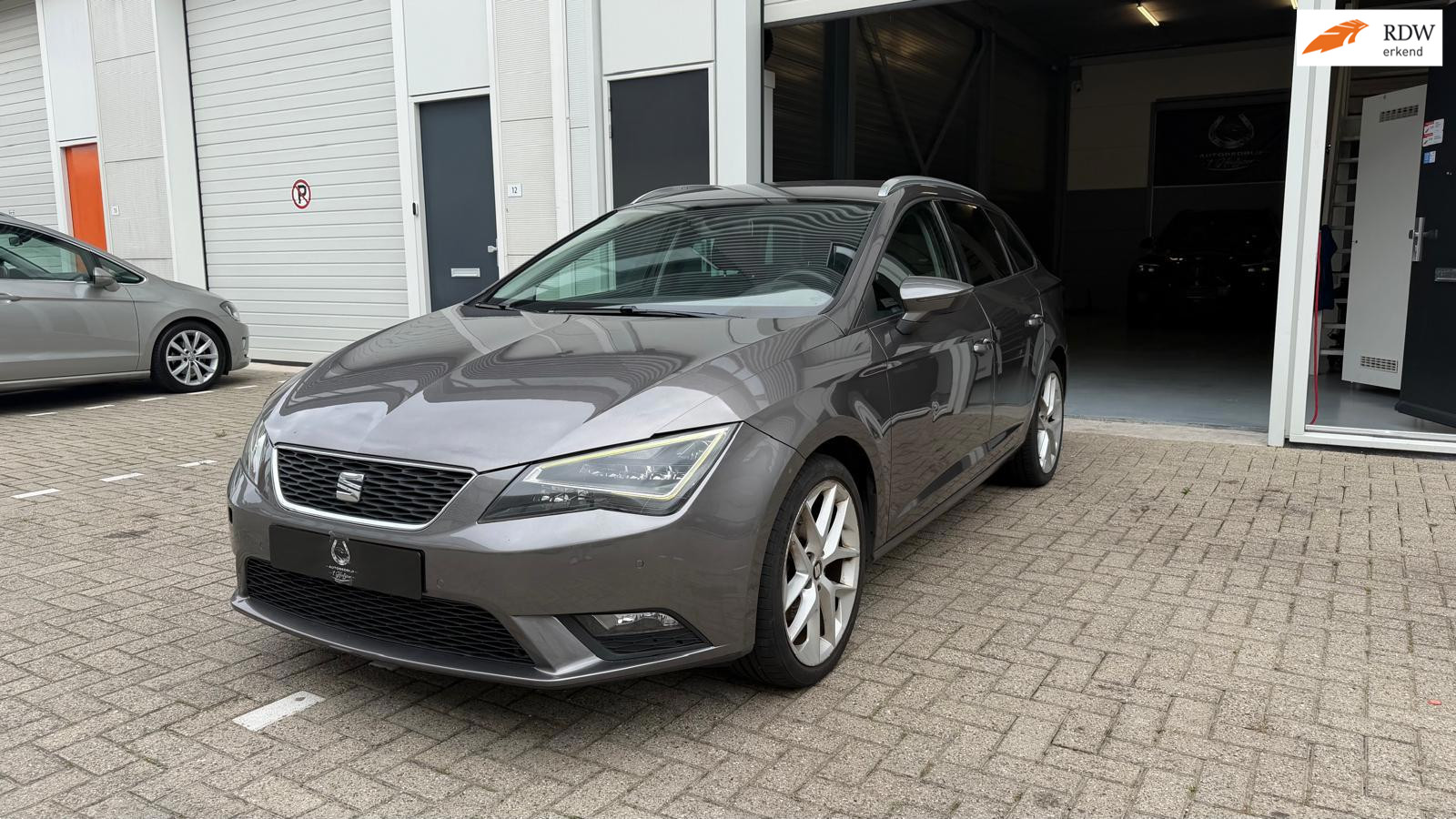 Seat Leon ST 1.6 TDI Style Connect 2015 - voorkant