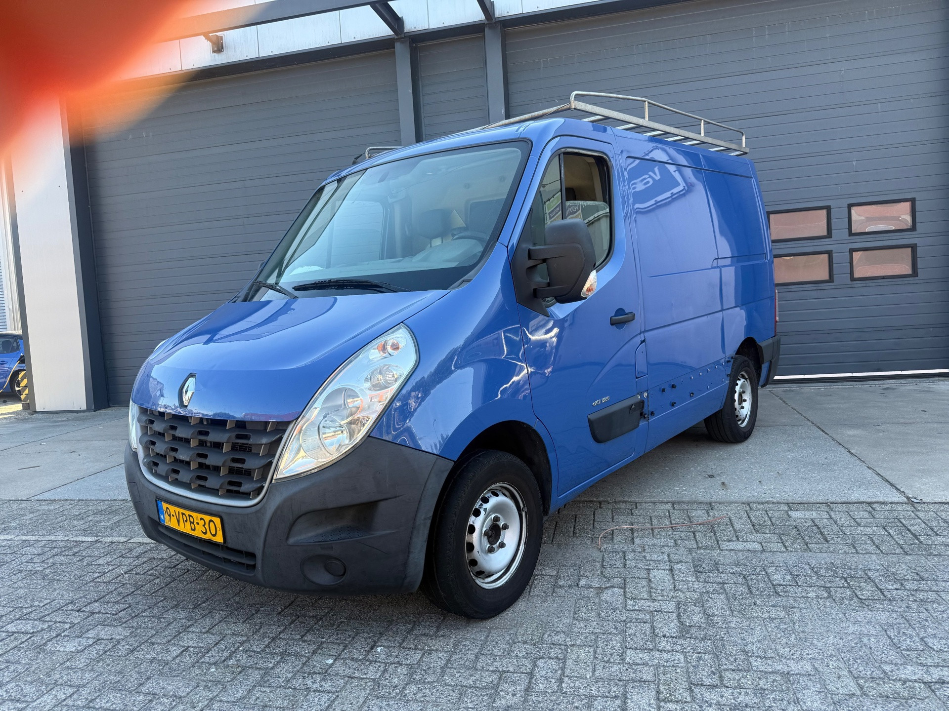 Renault Master T28 2.3 dCi L1H1 2011 - voorkant