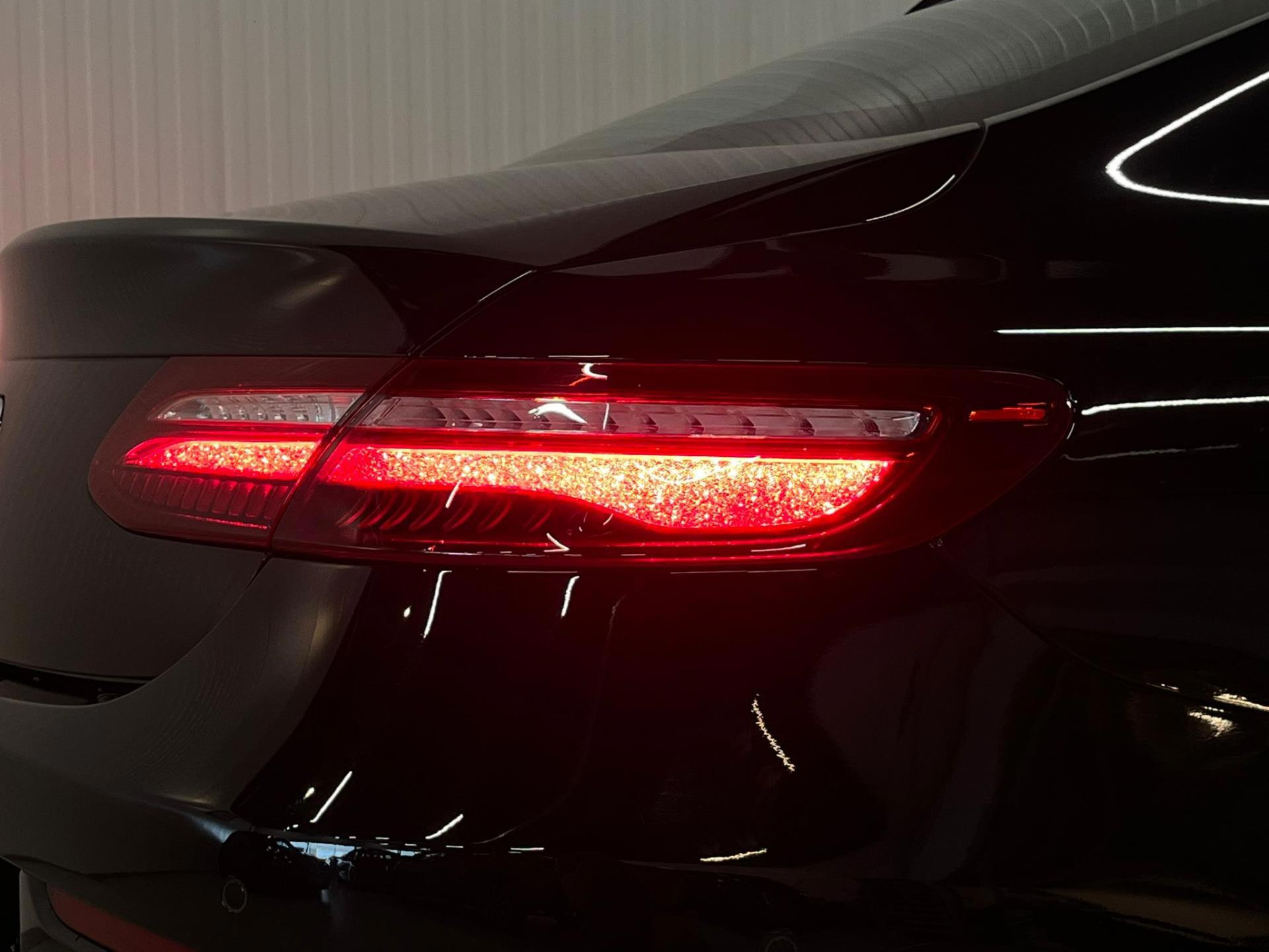 Foto van Mercedes-Benz E 300