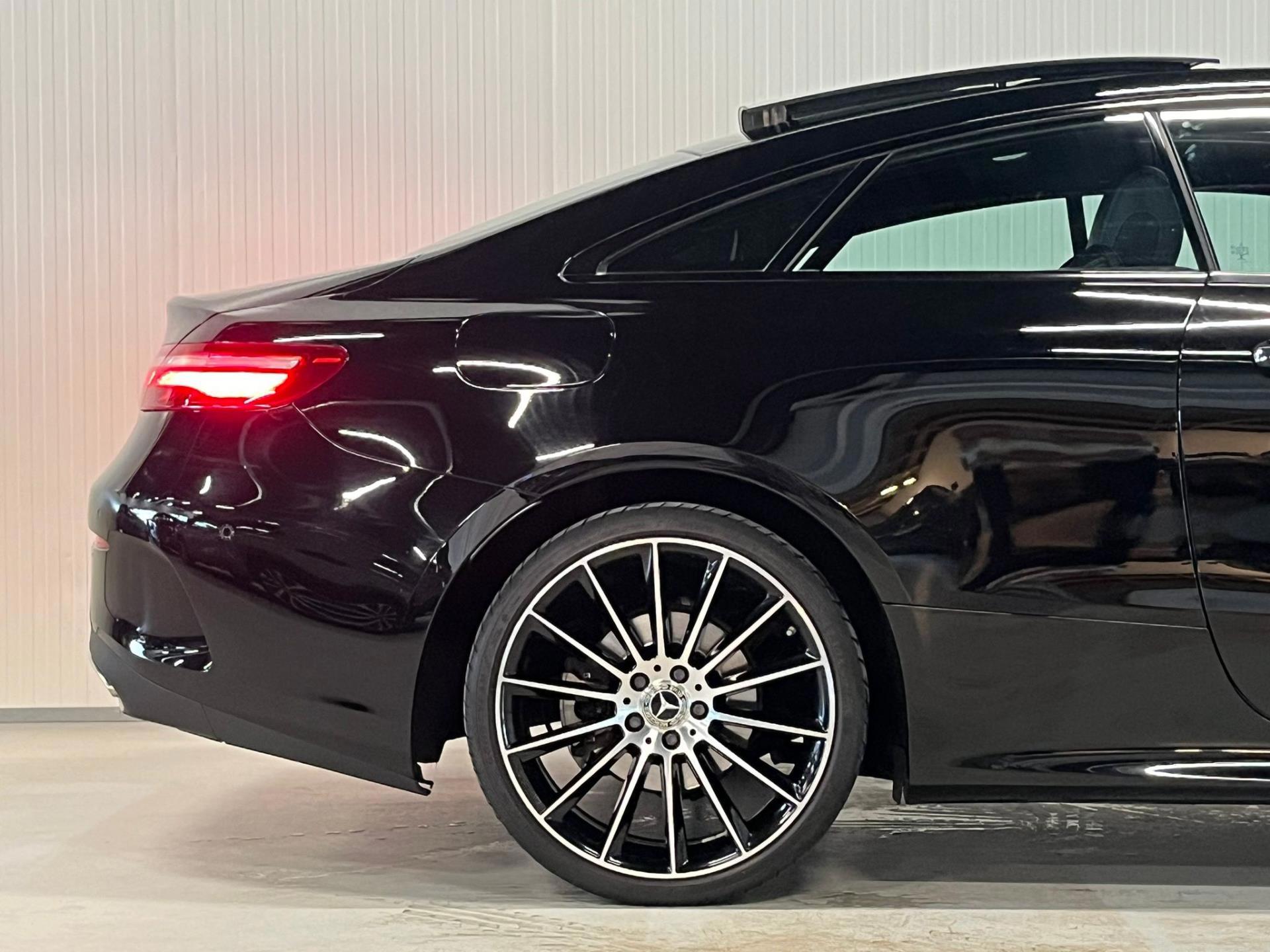 Foto van Mercedes-Benz E 300