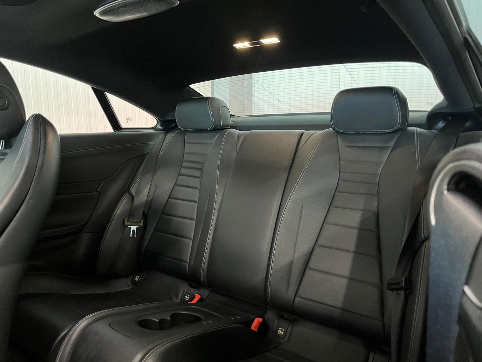 Foto van Mercedes-Benz E 300